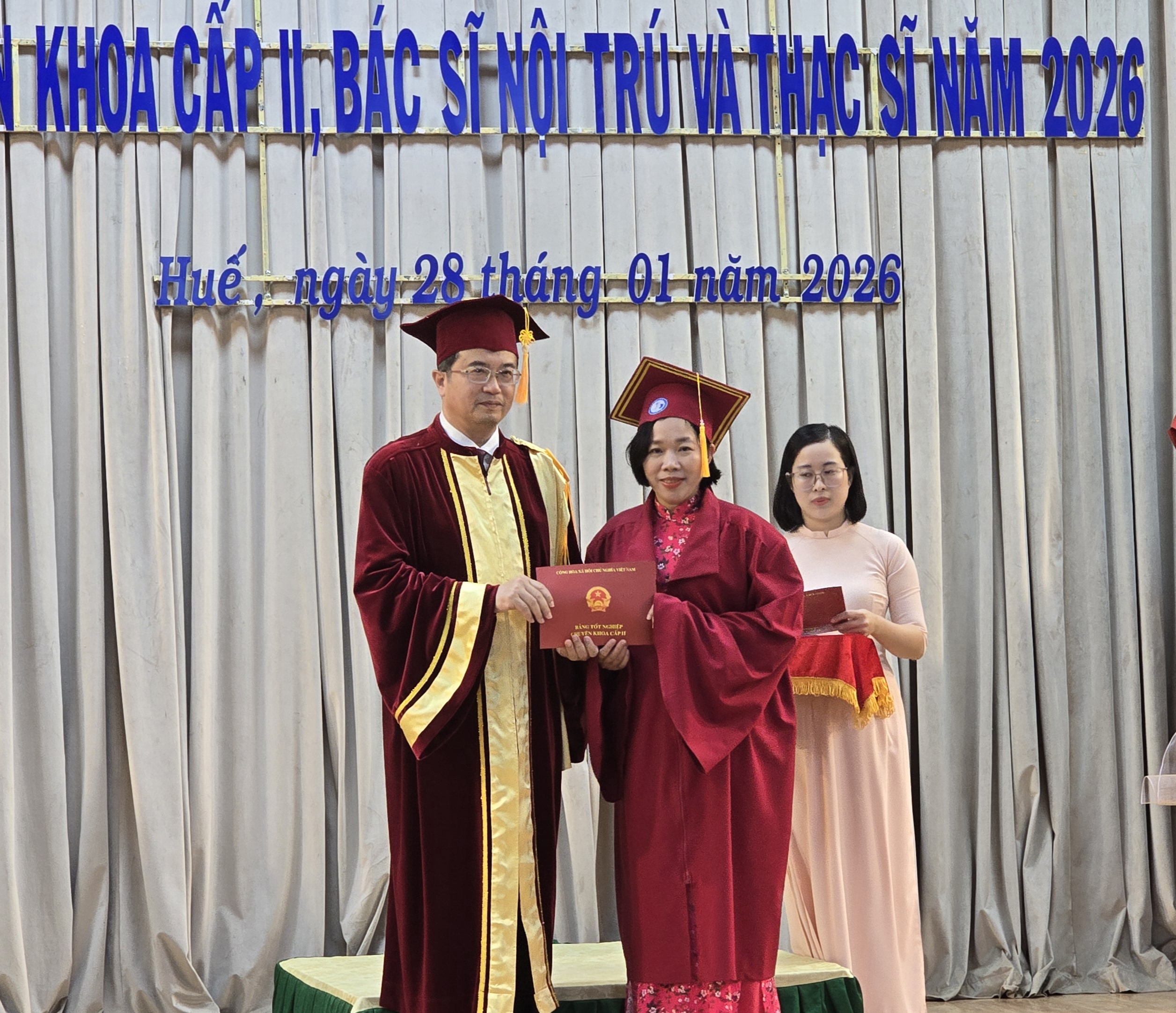 Trao bằng tốt nghiệp cho hơn 380 tân bác sĩ chuyên khoa cấp II, thạc sĩ, bác sĩ nội trú