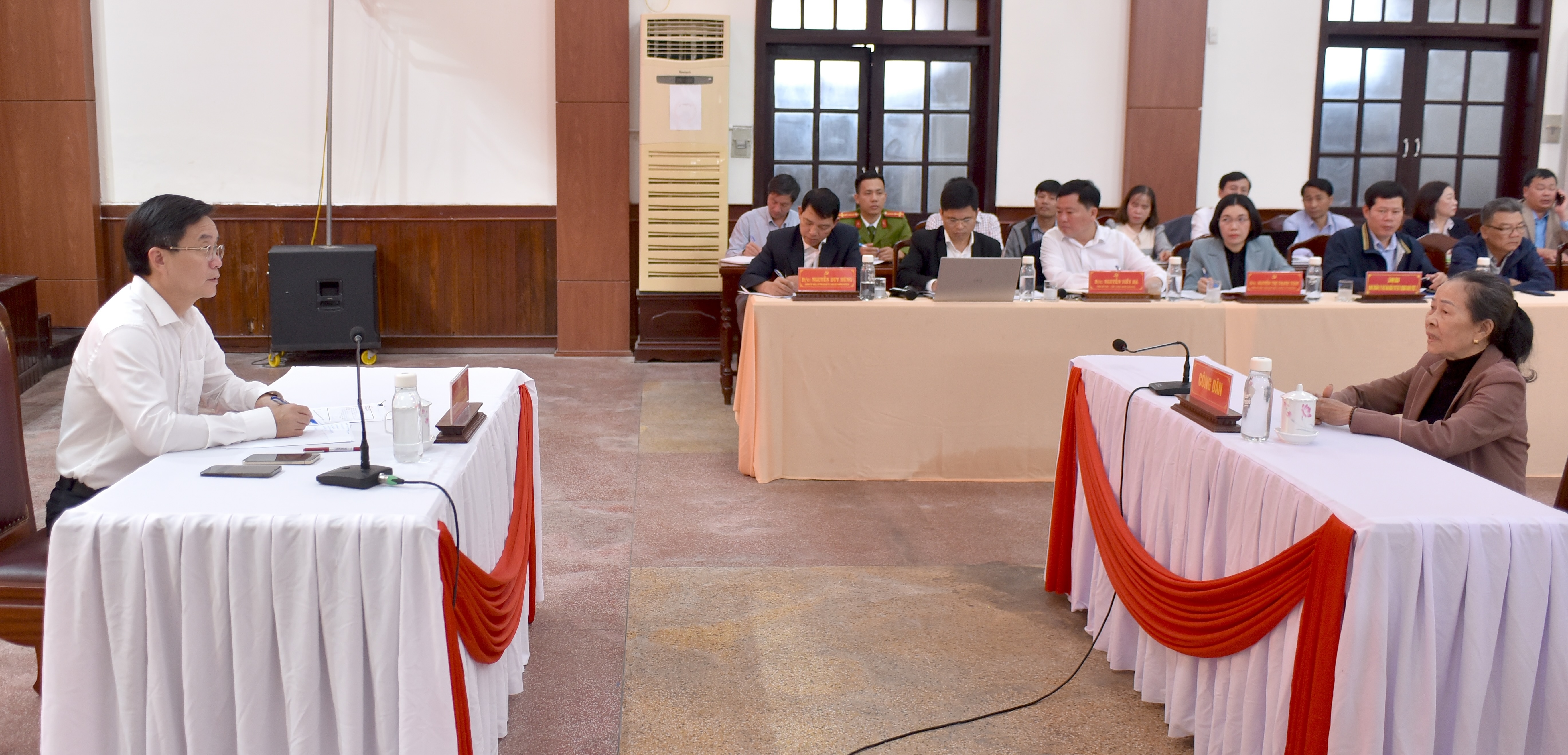 Bí thư Thành ủy Nguyễn Đình Trung tiếp công dân tại phường Hương Trà