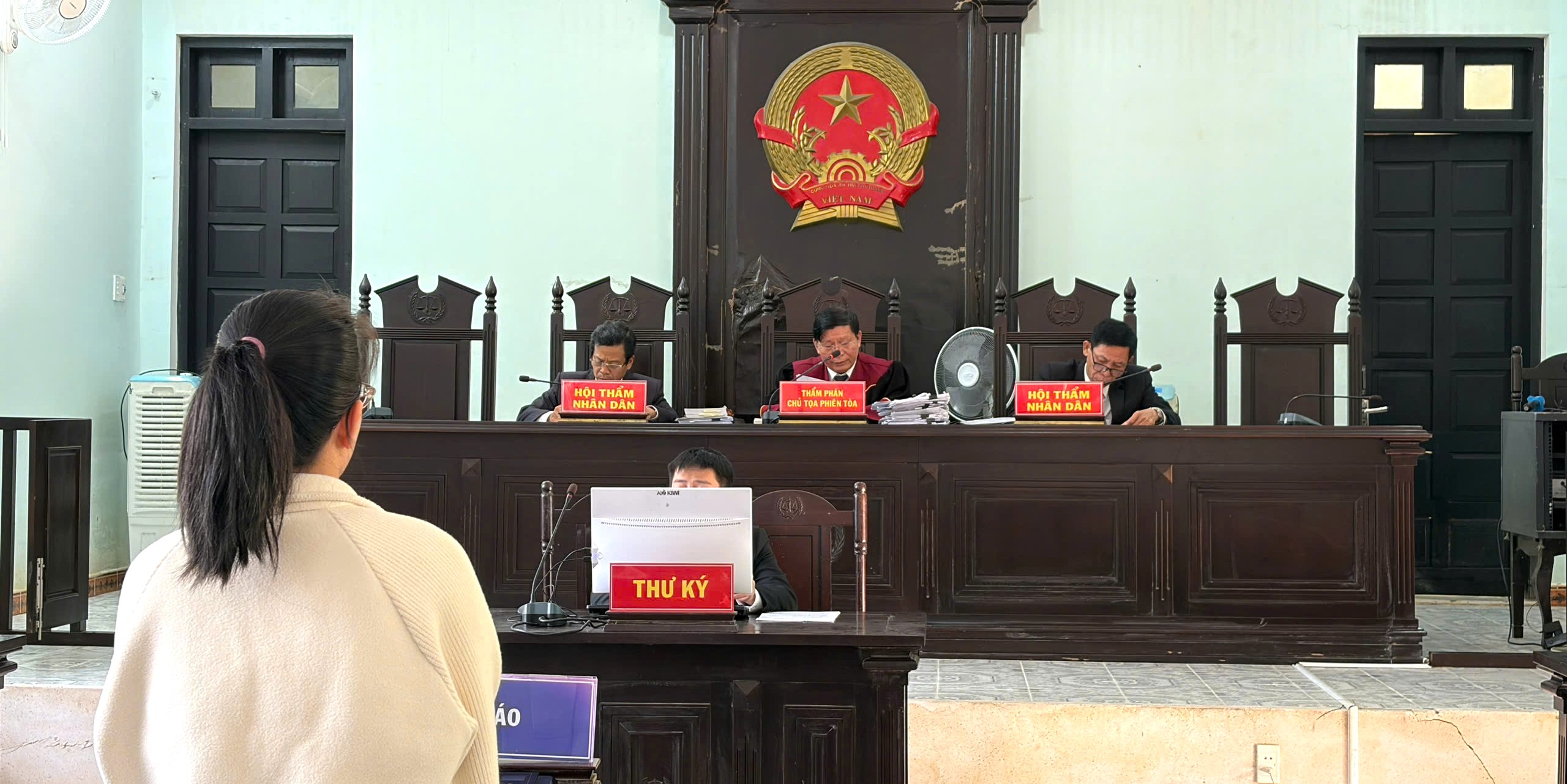 Lừa “chạy tại ngoại”, chiếm đoạt 300 triệu đồng