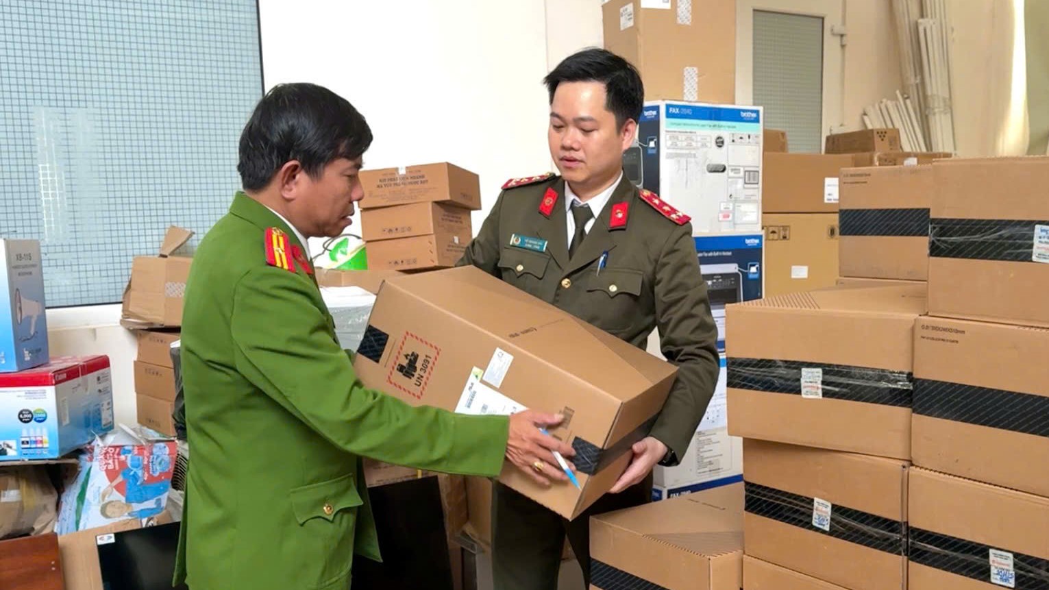 Trang cấp đồng bộ thiết bị, trang phục hoạt động công an cơ sở