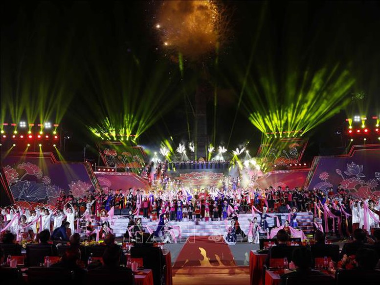 Cầu truyền hình kỷ niệm 85 năm Ngày Bác Hồ về nước trực tiếp lãnh đạo cách mạng Việt Nam