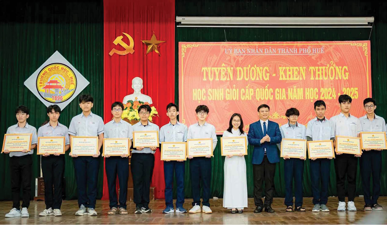 Từ đam mê hóa học đến “cửa” Olympic quốc tế