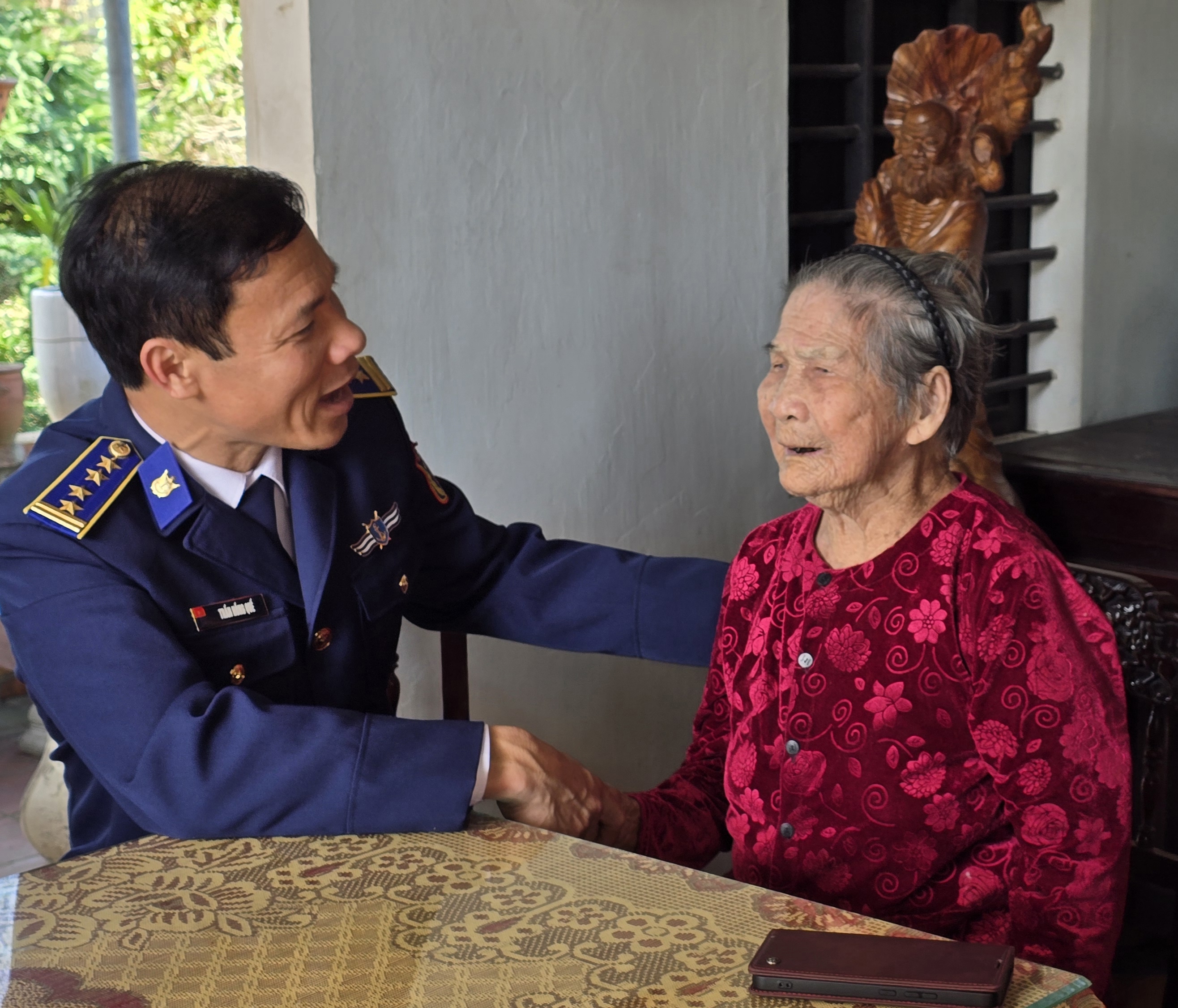 Thăm và tặng quà Tết cho các Mẹ Việt Nam Anh hùng