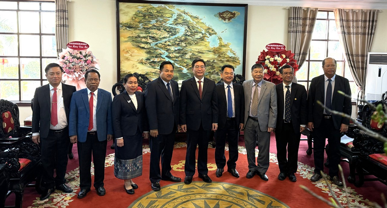 Đoàn đại biểu tỉnh Sekong thăm, chúc tết Nguyên đán Bính Ngọ