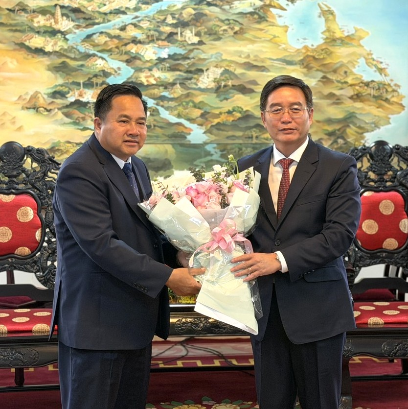 Đoàn đại biểu tỉnh Sekong thăm, chúc tết Nguyên đán Bính Ngọ