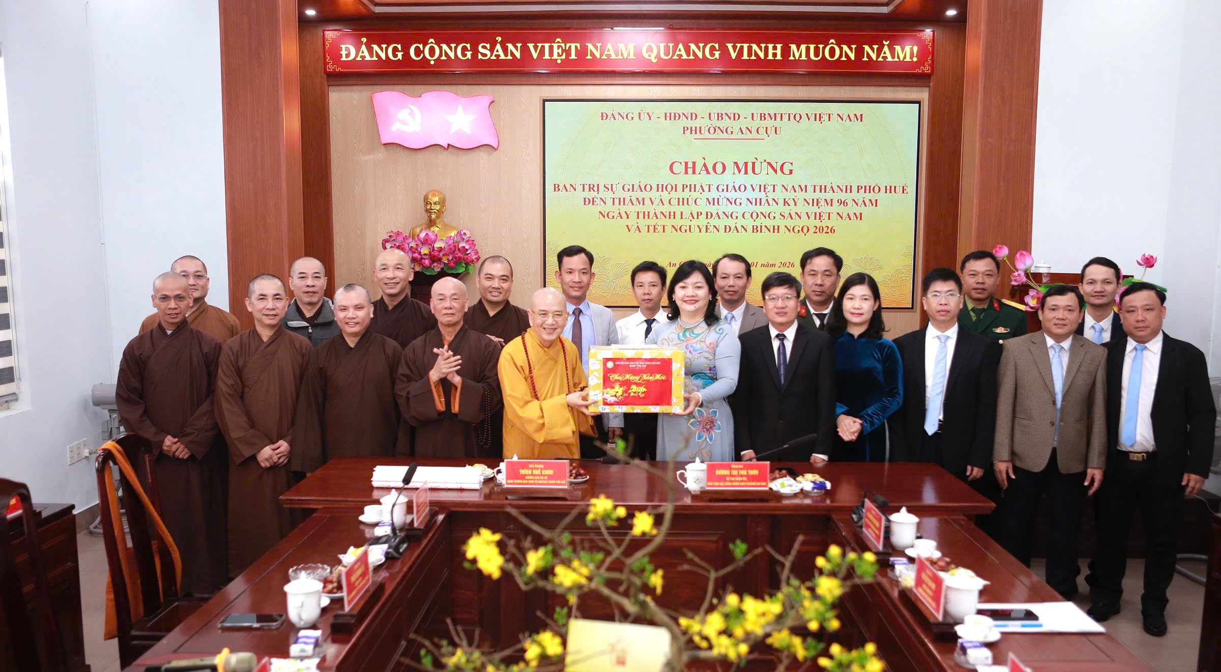 Ban Trị sự Giáo hội Phật giáo Việt Nam TP Huế thăm phường An Cựu