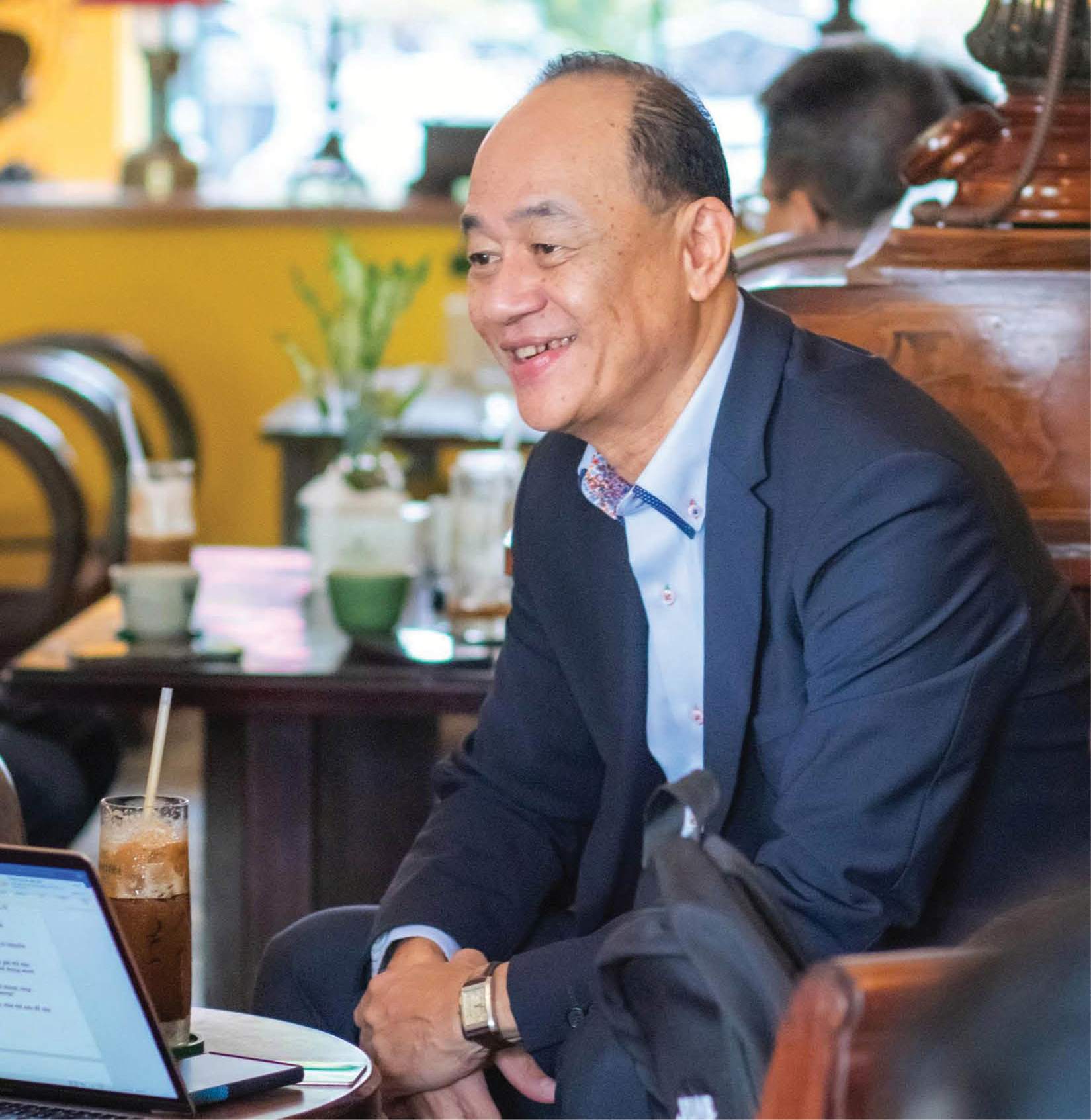 Albert Antoine Đi xa để mang thế giới trở về