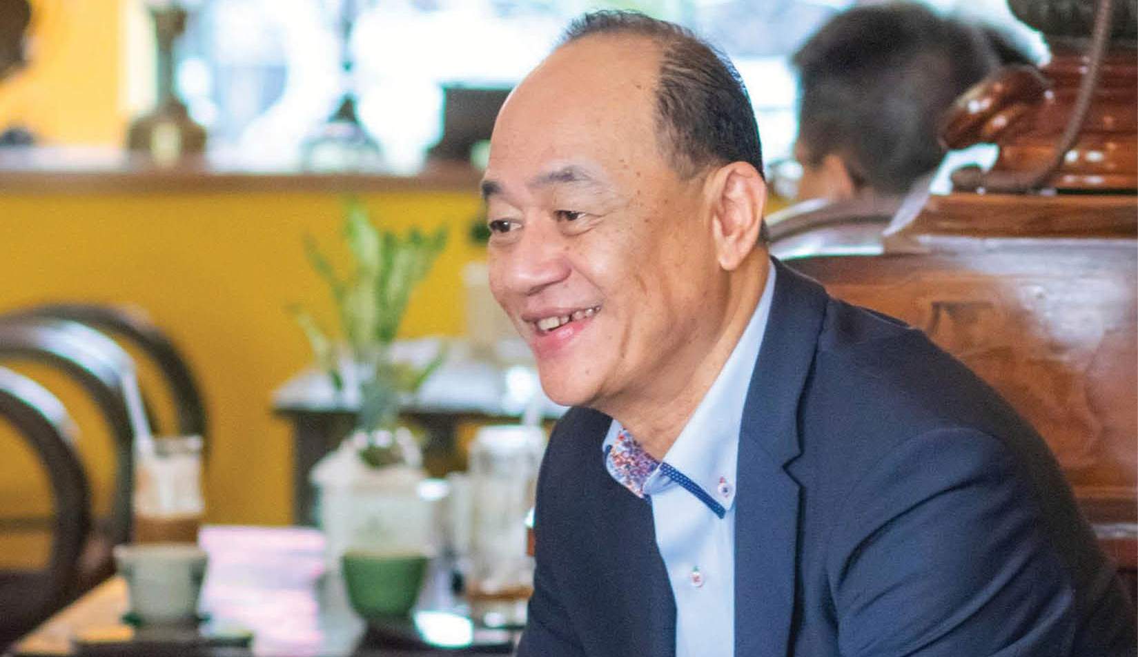 Albert Antoine Đi xa để mang thế giới trở về