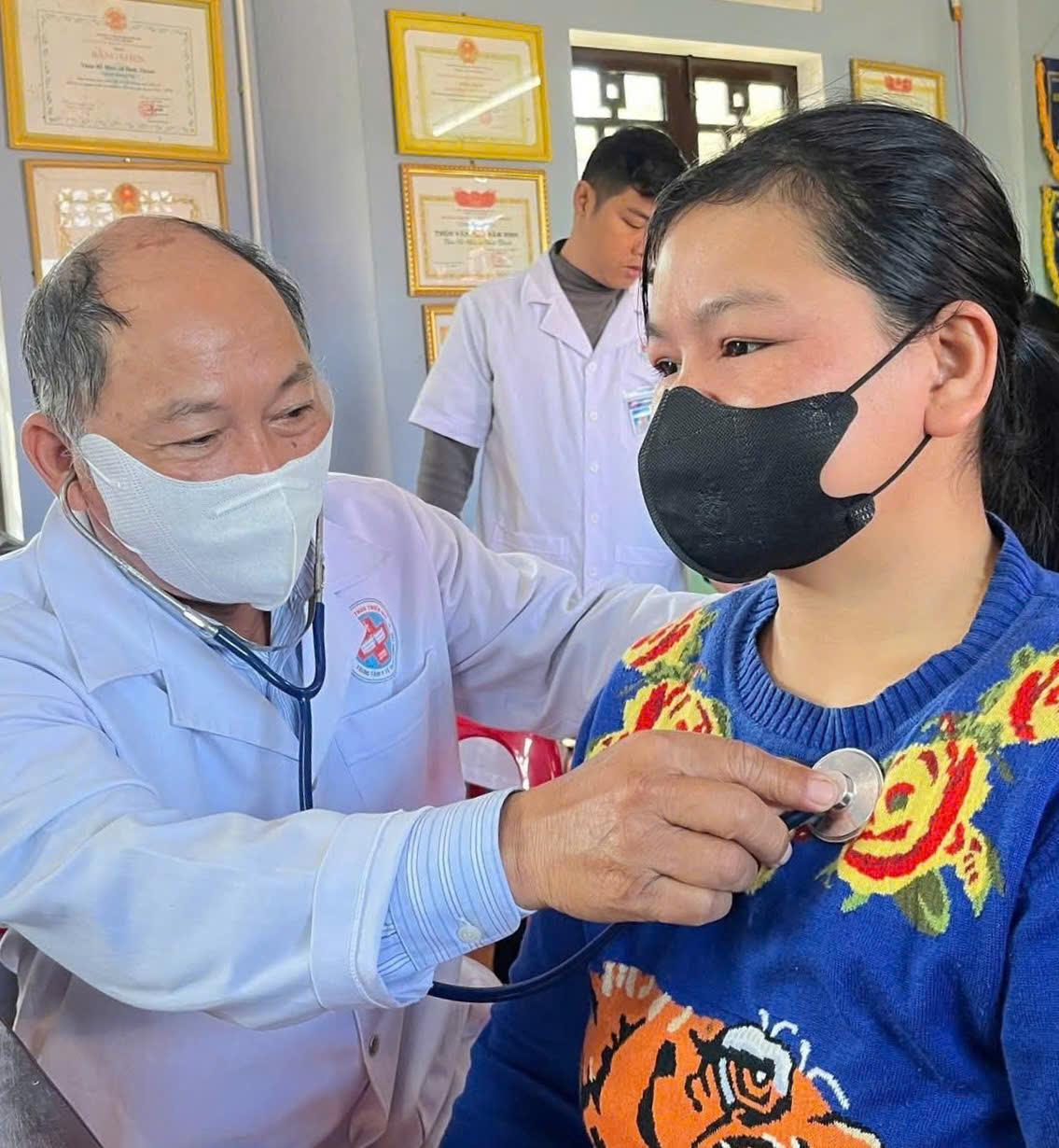 Khám, cấp phát thuốc miễn phí cho 400 người dân xã Bình Điền