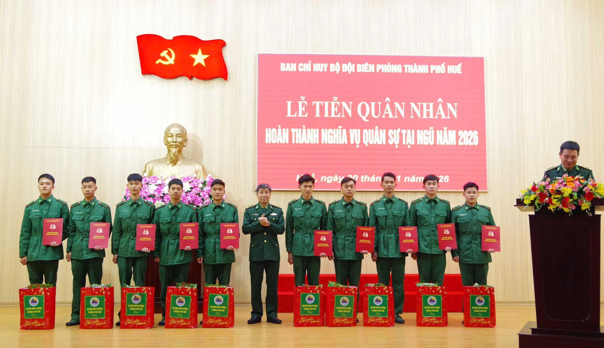 Tiễn quân nhân hoàn thành nghĩa vụ quân sự về địa phương