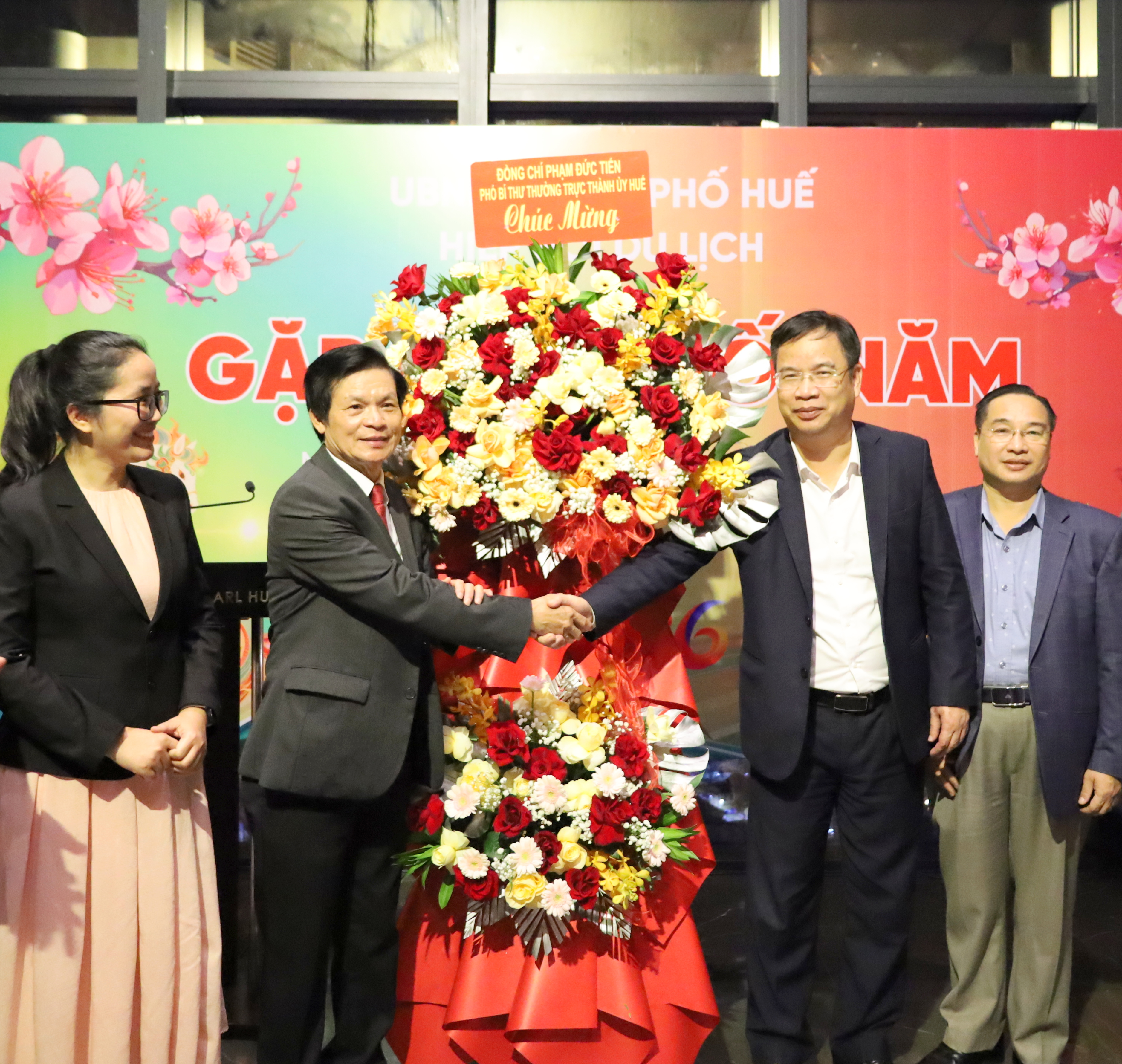 Xúc tiến thị trường, nâng cao chất lượng dịch vụ du lịch