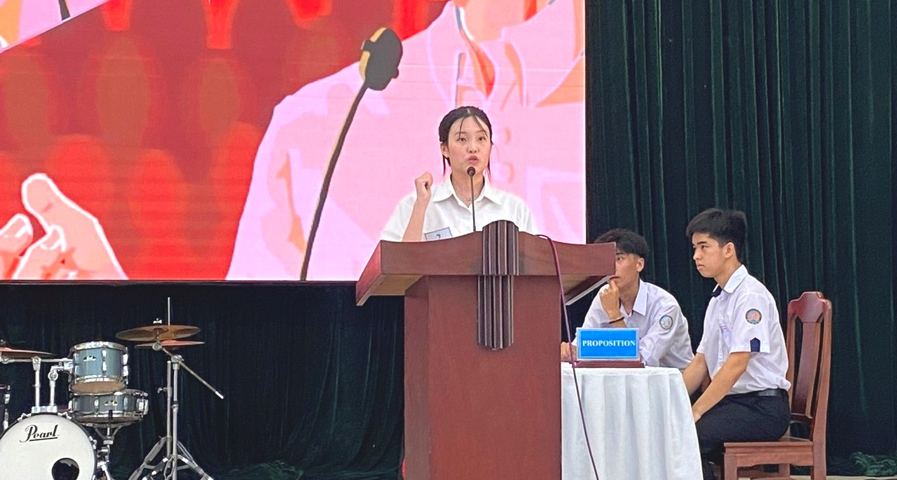 Hơn 100 học sinh THPT tham gia cuộc thi tranh biện tiếng Anh cấp thành phố