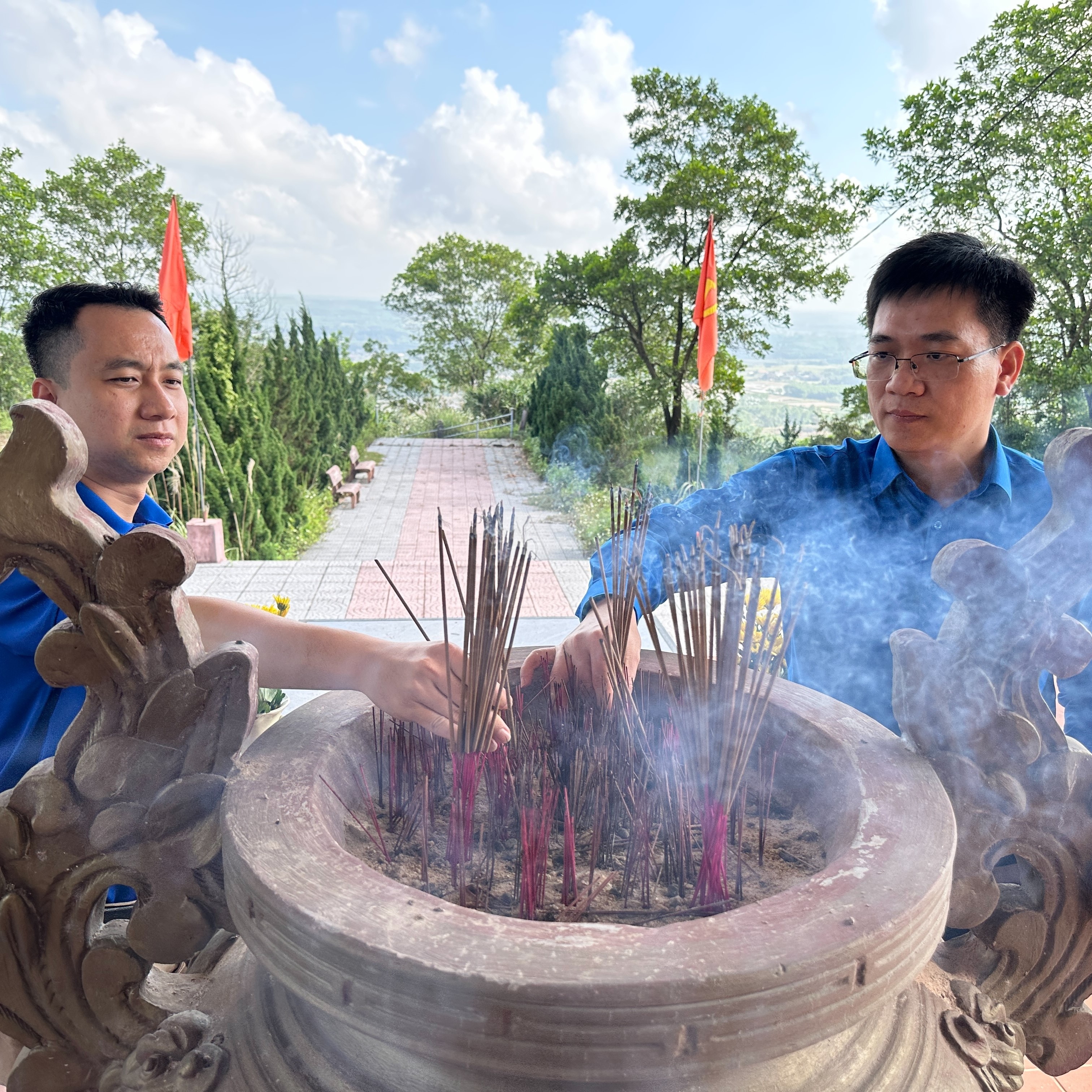 Tuổi trẻ Báo và Phát thanh, Truyền hình Huế dâng hương tưởng niệm tại di tích lịch sử dốc Ba Trục