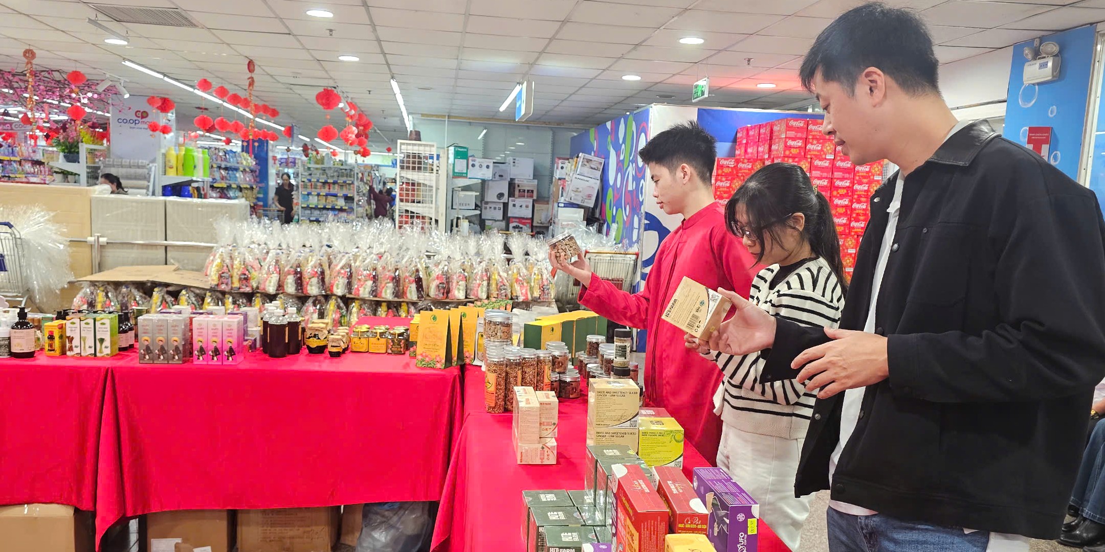 Tạo “cầu nối” thị trường cho sản phẩm Huế qua “Phiên chợ Tết”