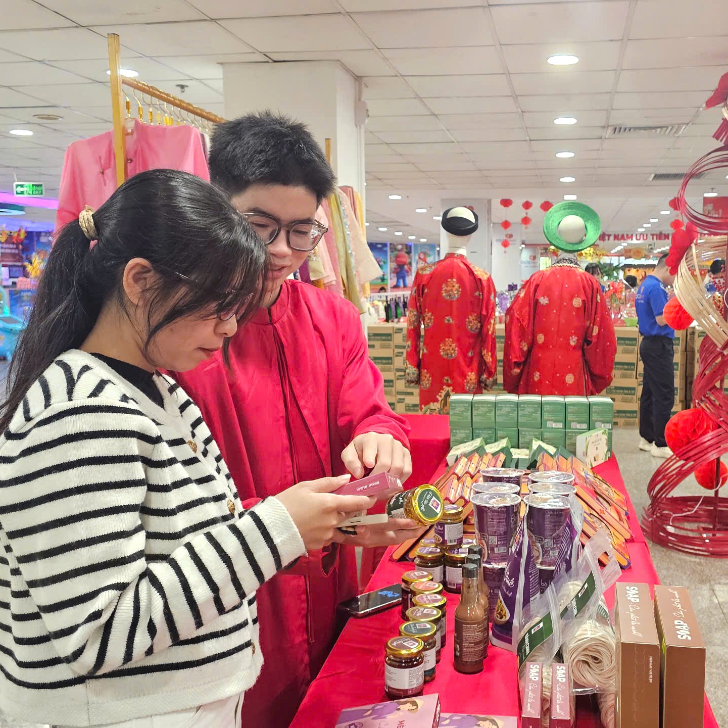 Tạo “cầu nối” thị trường cho sản phẩm Huế qua “Phiên chợ Tết”