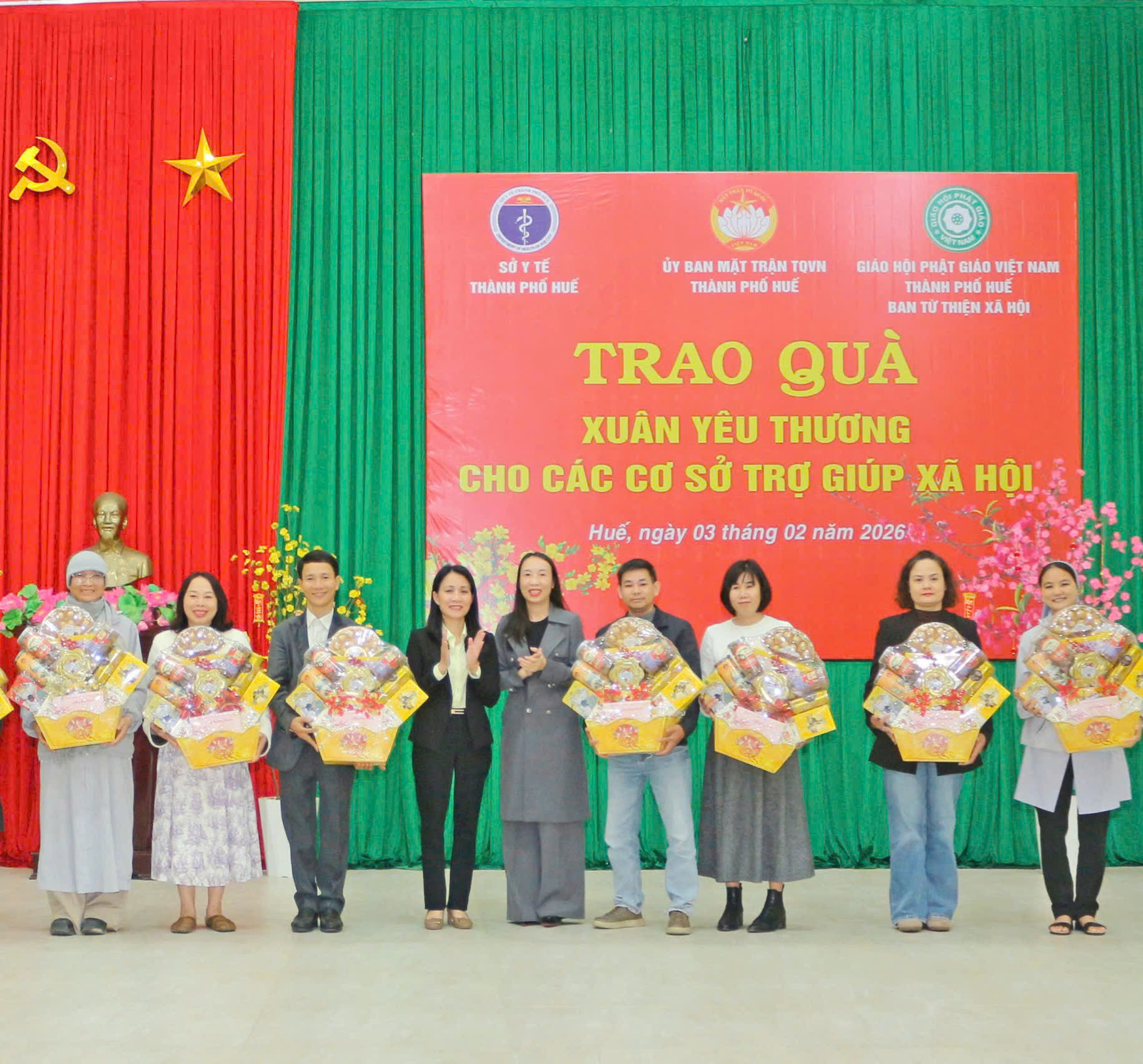 Trao quà “Xuân Yêu thương” cho các cơ sở nuôi dưỡng tập trung