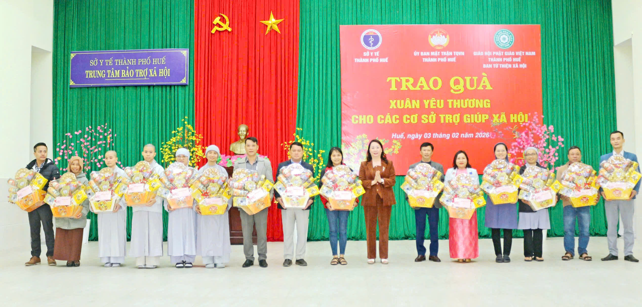 Trao quà “Xuân Yêu thương” cho các cơ sở nuôi dưỡng tập trung