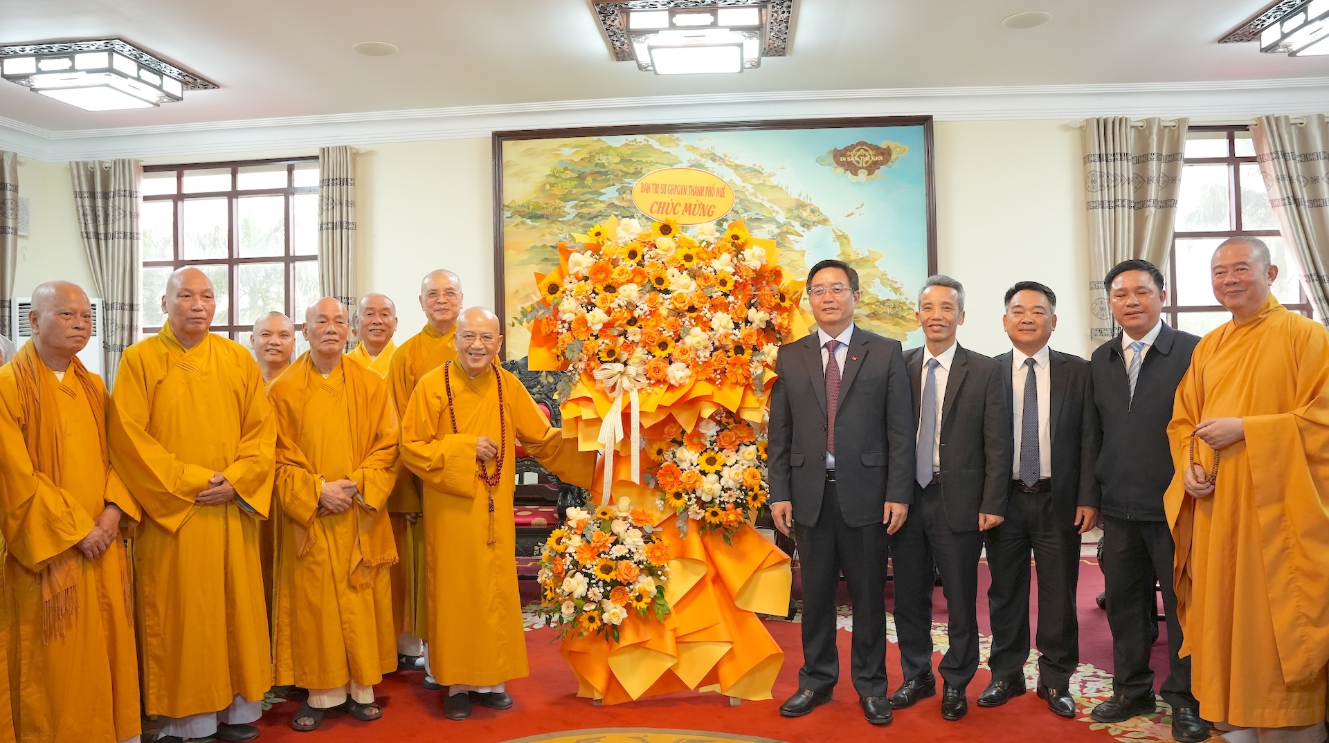 Ban Trị sự Giáo hội Phật giáo Việt Nam TP Huế thăm, chúc Tết Thành ủy và UBND thành phố