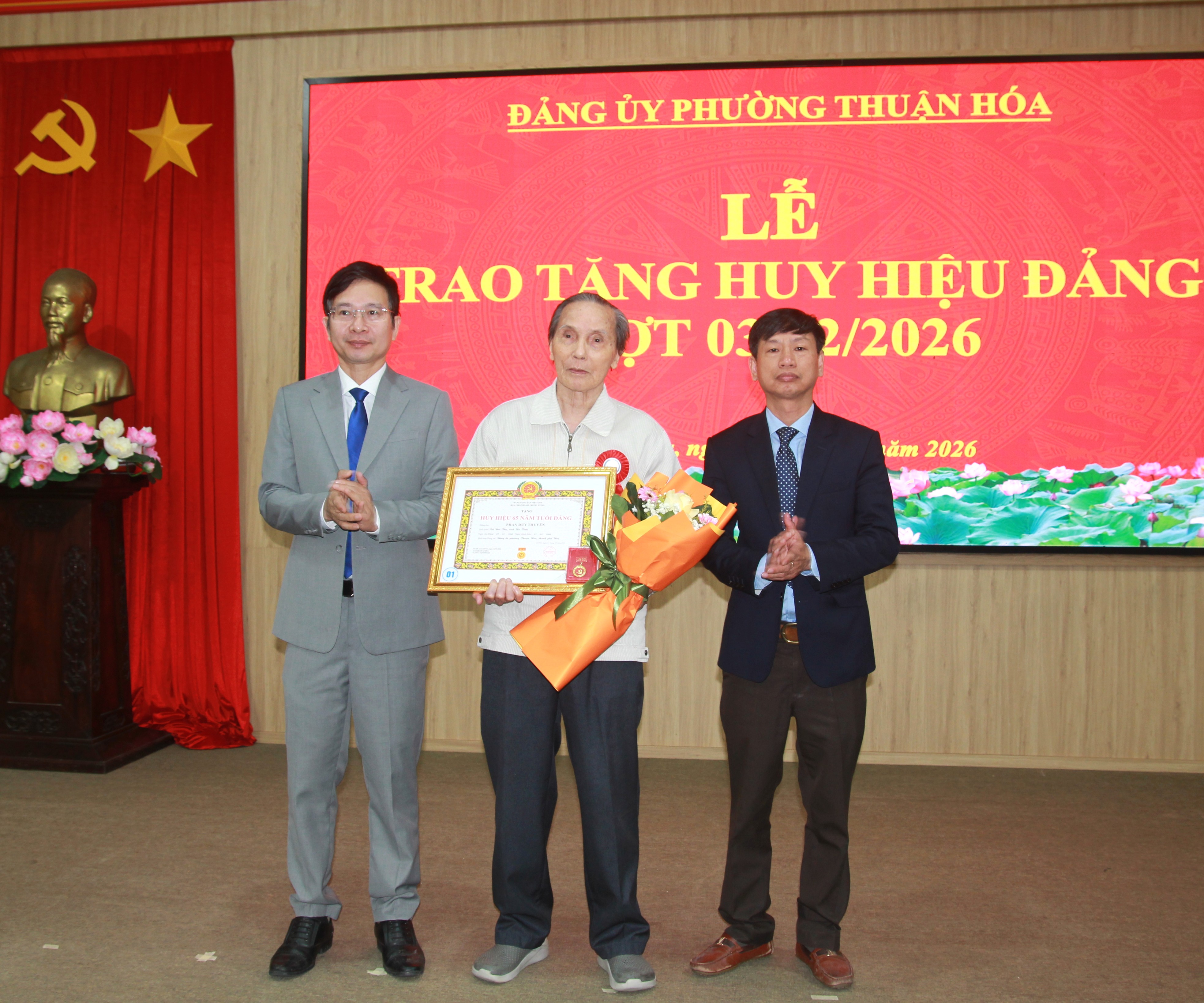 Thuận Hóa, Vỹ Dạ tổ chức lễ trao Huy hiệu Đảng đợt 3 2