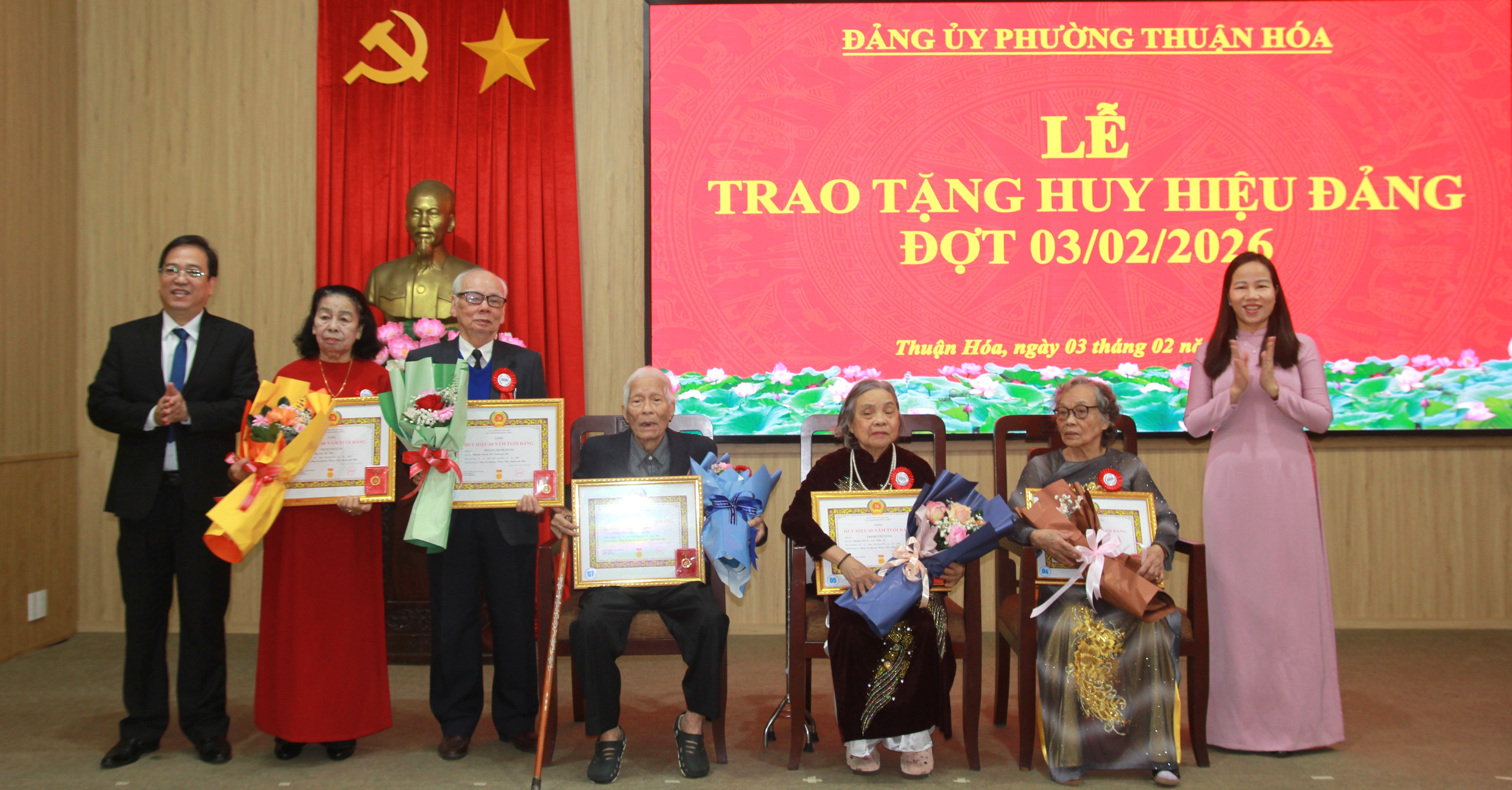 Thuận Hóa, Vỹ Dạ tổ chức lễ trao Huy hiệu Đảng đợt 3 2