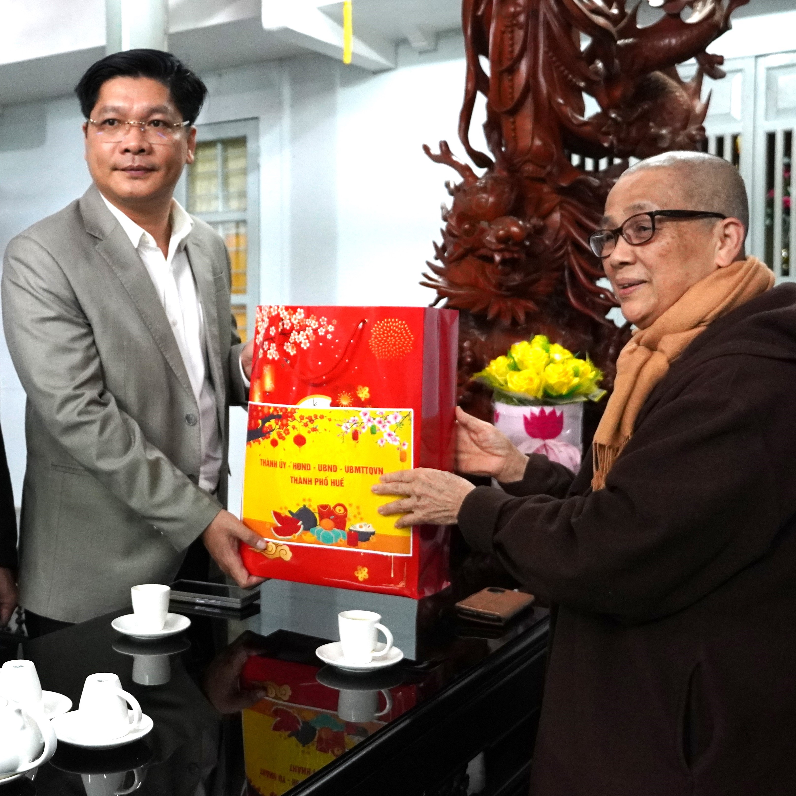 Phó Bí thư Thành ủy Nguyễn Chí Tài thăm, chúc Tết các đơn vị và người có công