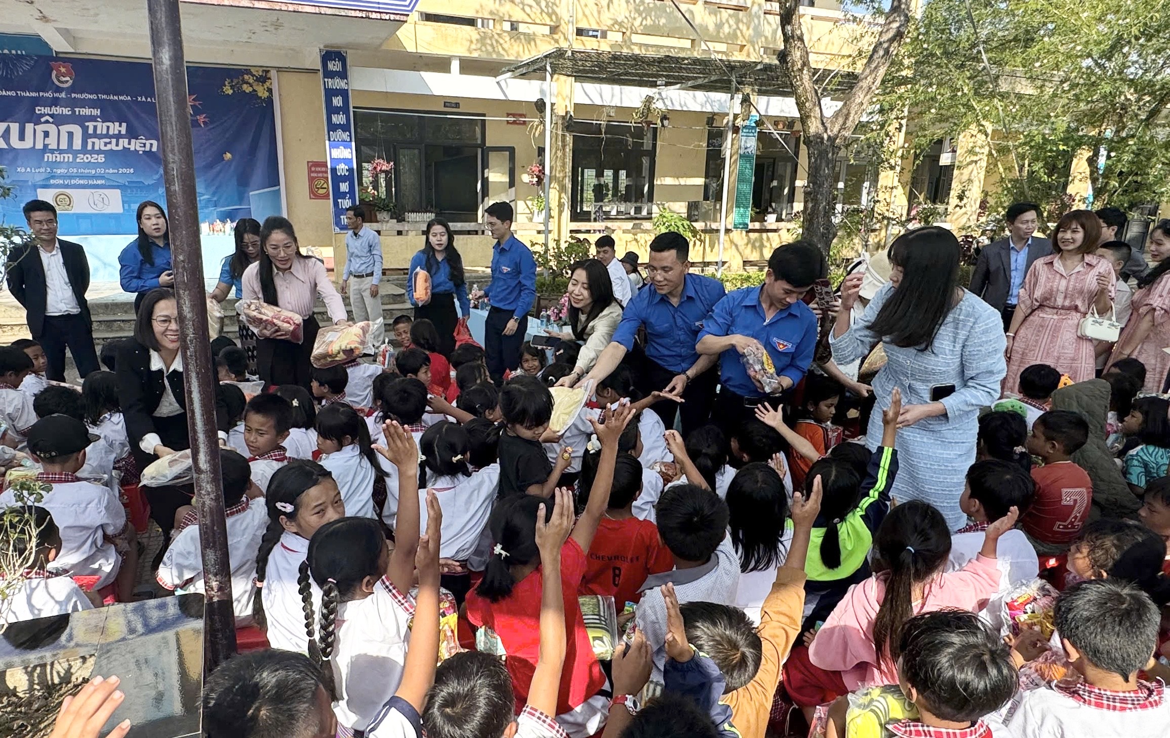 Xuân tình nguyện lan tỏa yêu thương đến học sinh vùng cao