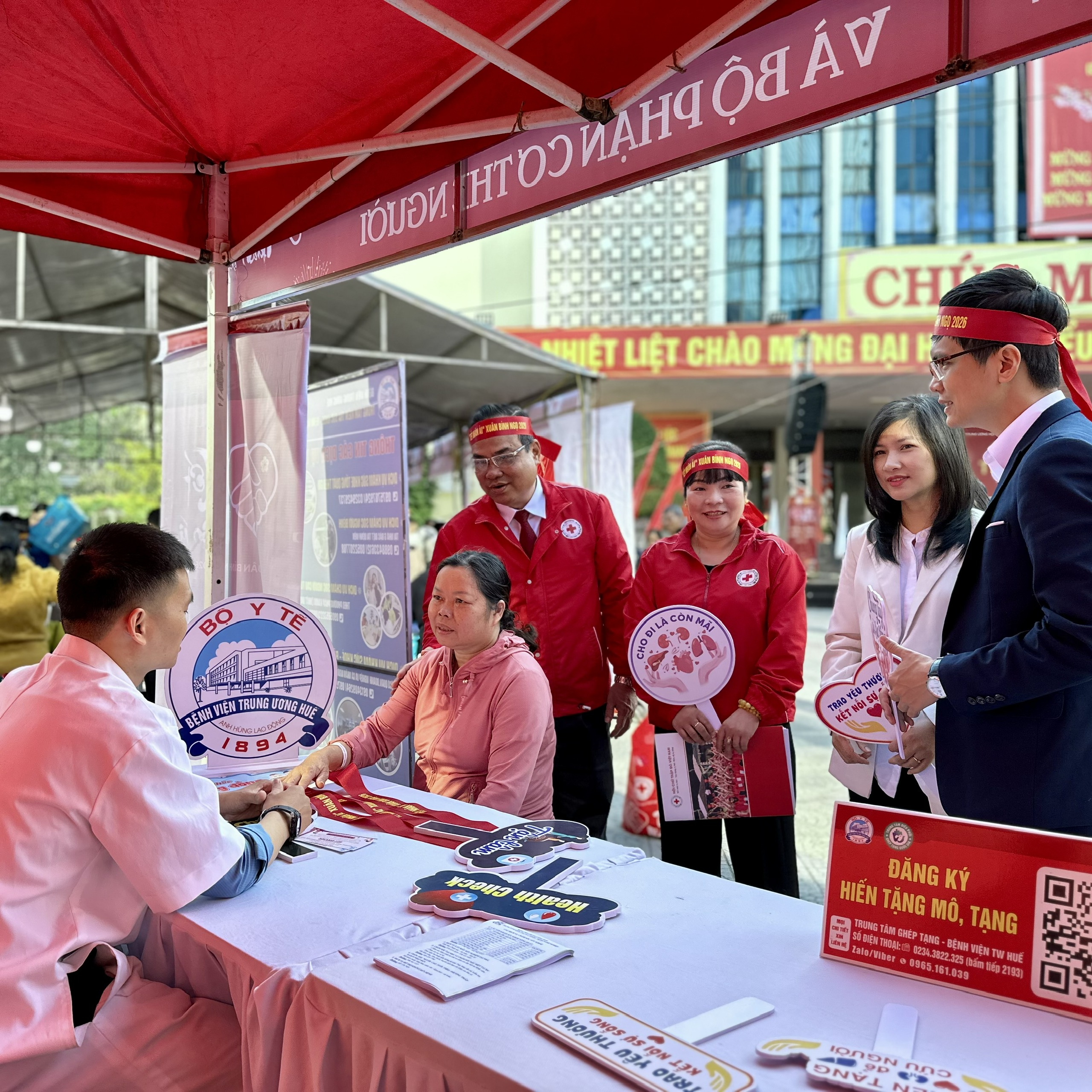 Trao 1 000 suất quà “Tết Nhân ái” đến với người dân khó khăn