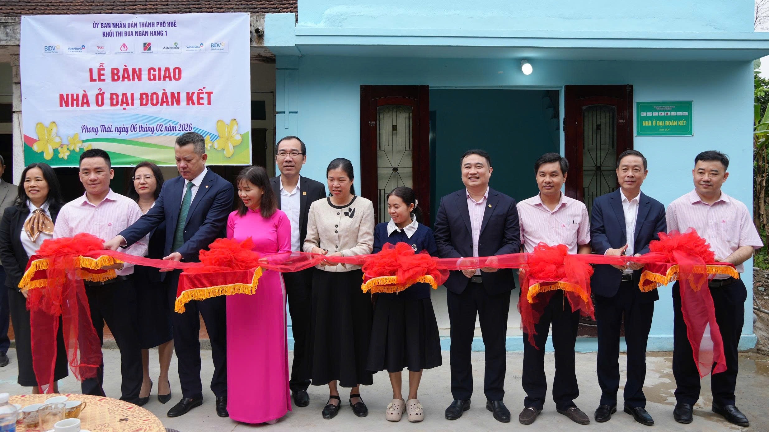 Bàn giao nhà “Đại đoàn kết” cho hộ ông Ngô Khương