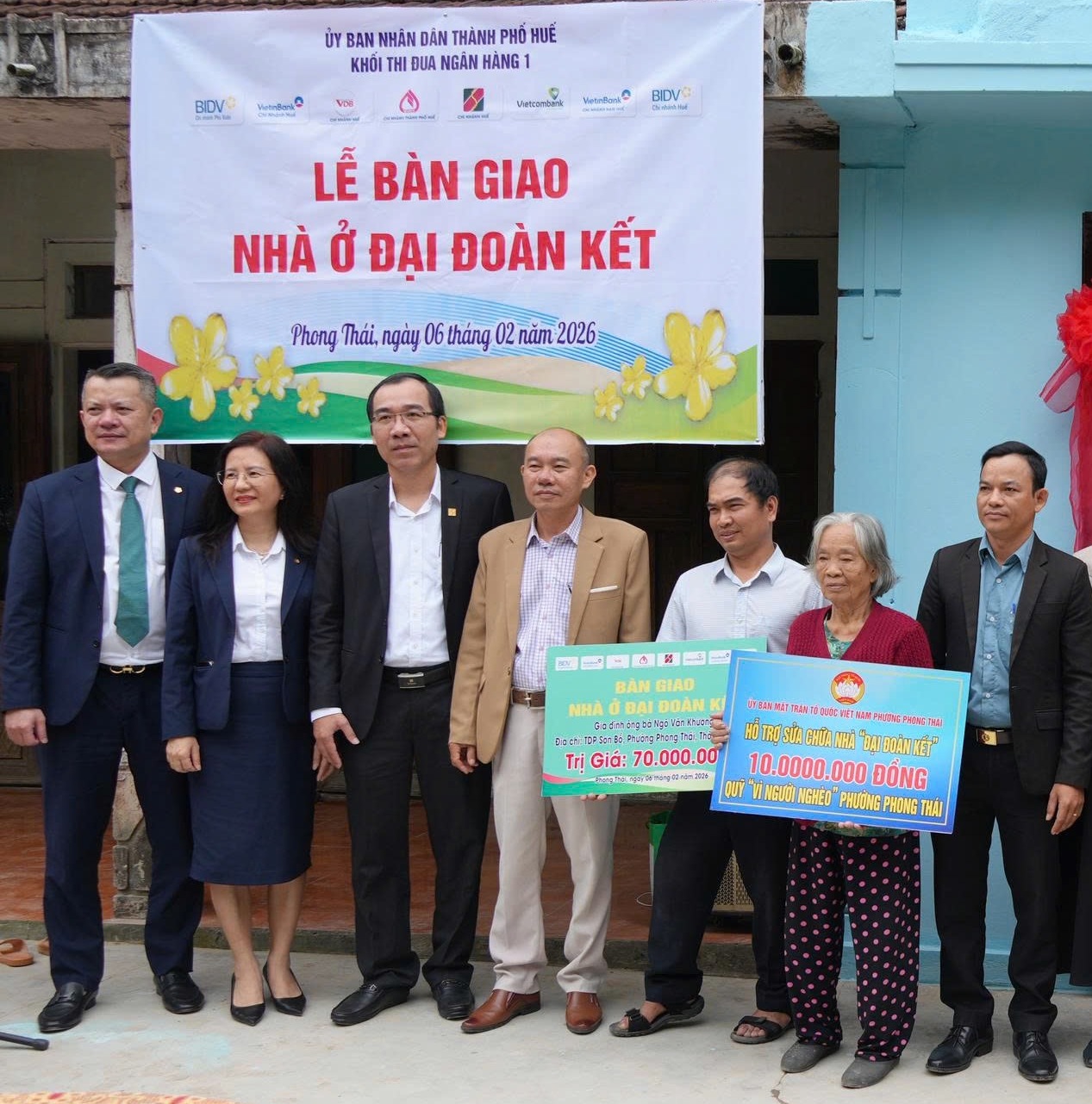 Bàn giao nhà “Đại đoàn kết” cho hộ ông Ngô Khương