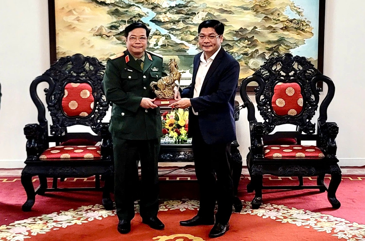 Lãnh đạo thành phố Huế đón các đoàn đến thăm, chúc Tết