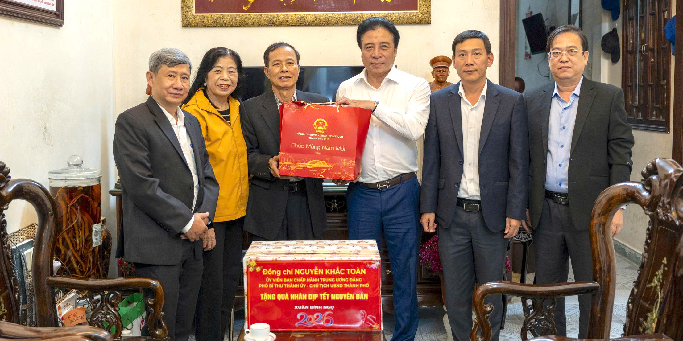 Chủ tịch UBND thành phố Nguyễn Khắc Toàn thăm, chúc Tết người có công, đối tượng bảo trợ xã hội