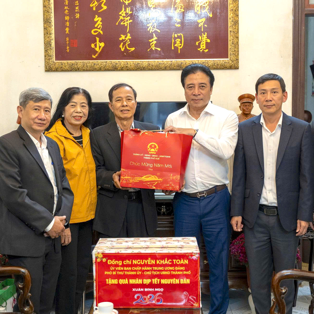 Chủ tịch UBND thành phố Nguyễn Khắc Toàn thăm, chúc Tết người có công, đối tượng bảo trợ xã hội