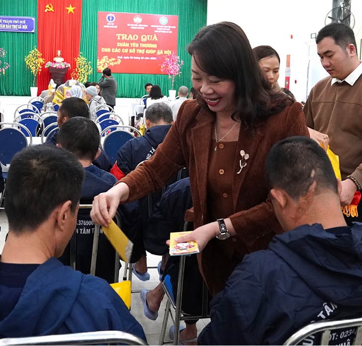 Cầu nối yêu thương, chăm Tết cho người khó