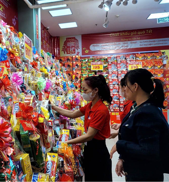 Đa dạng các loại hàng hóa phục vụ Tết