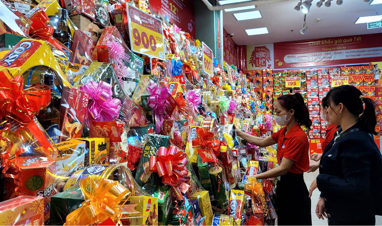 Đa dạng các loại hàng hóa phục vụ Tết
