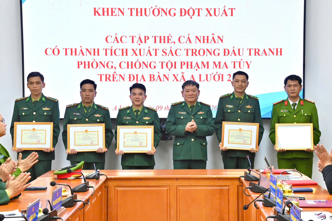 Khen thưởng lực lượng phá án ma túy