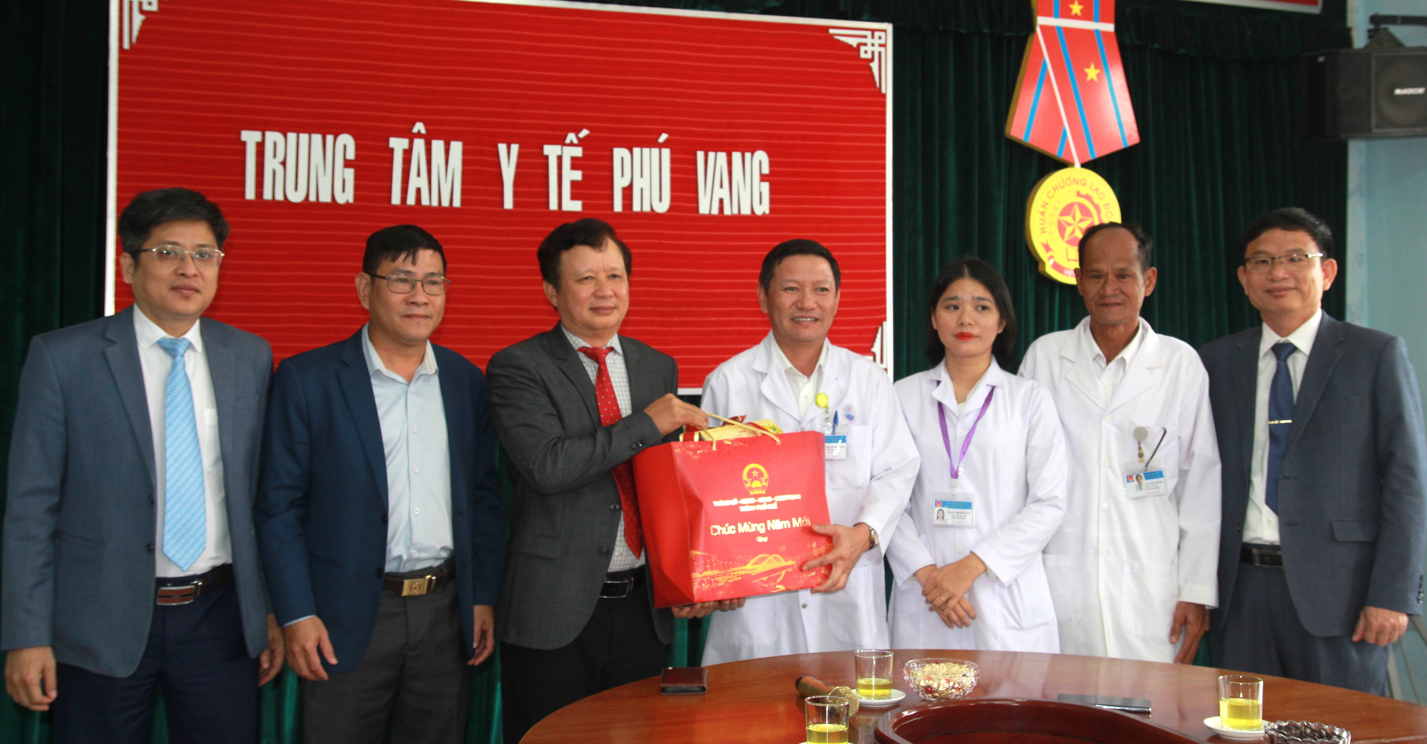 Lãnh đạo thành phố và các tổ chức tôn giáo thăm, tặng quà Tết