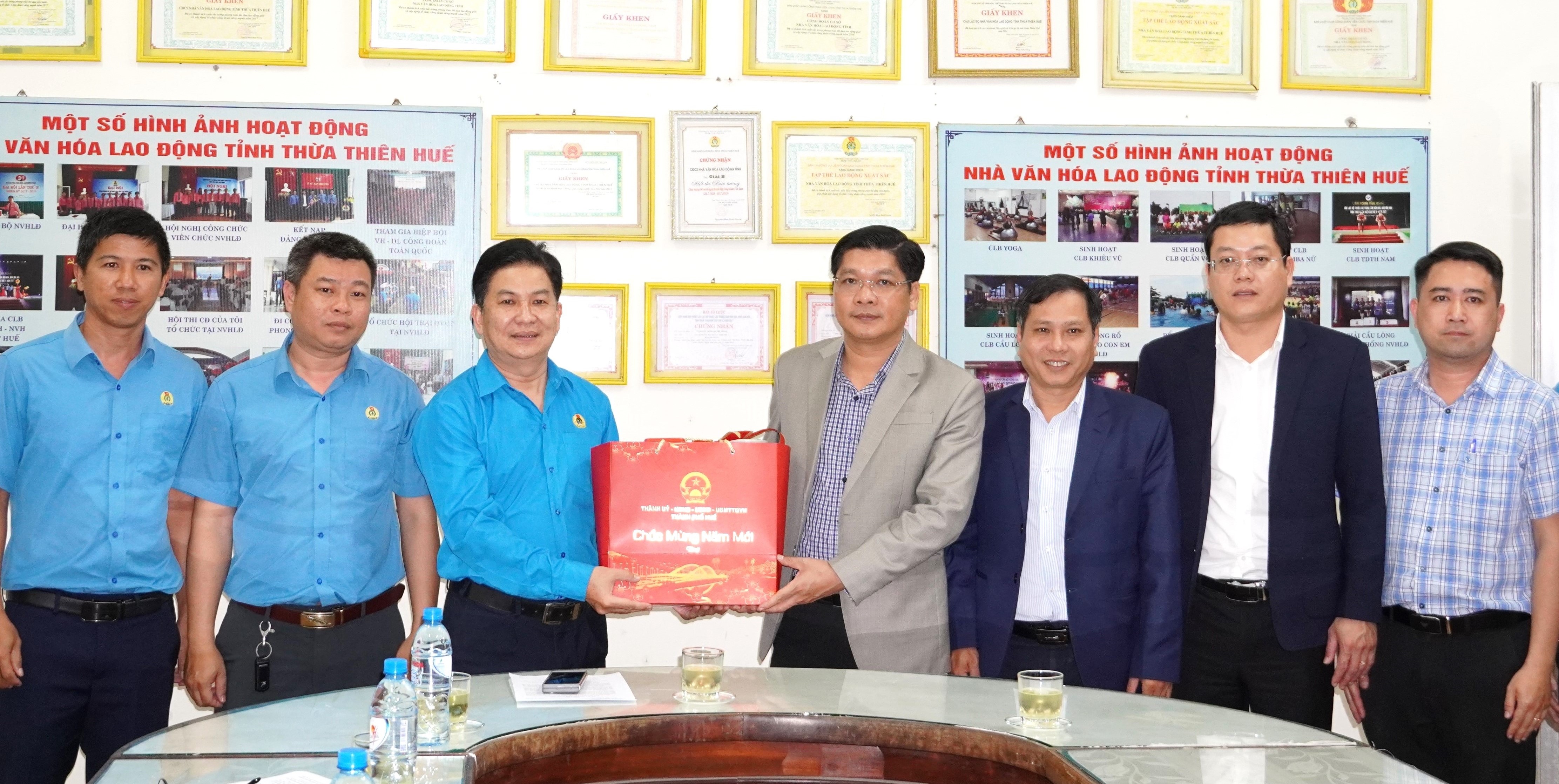 Phó Bí thư Thành ủy Nguyễn Chí Tài thăm, chúc Tết các đơn vị và địa phương