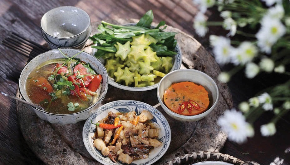 Thư Huế đi Paris