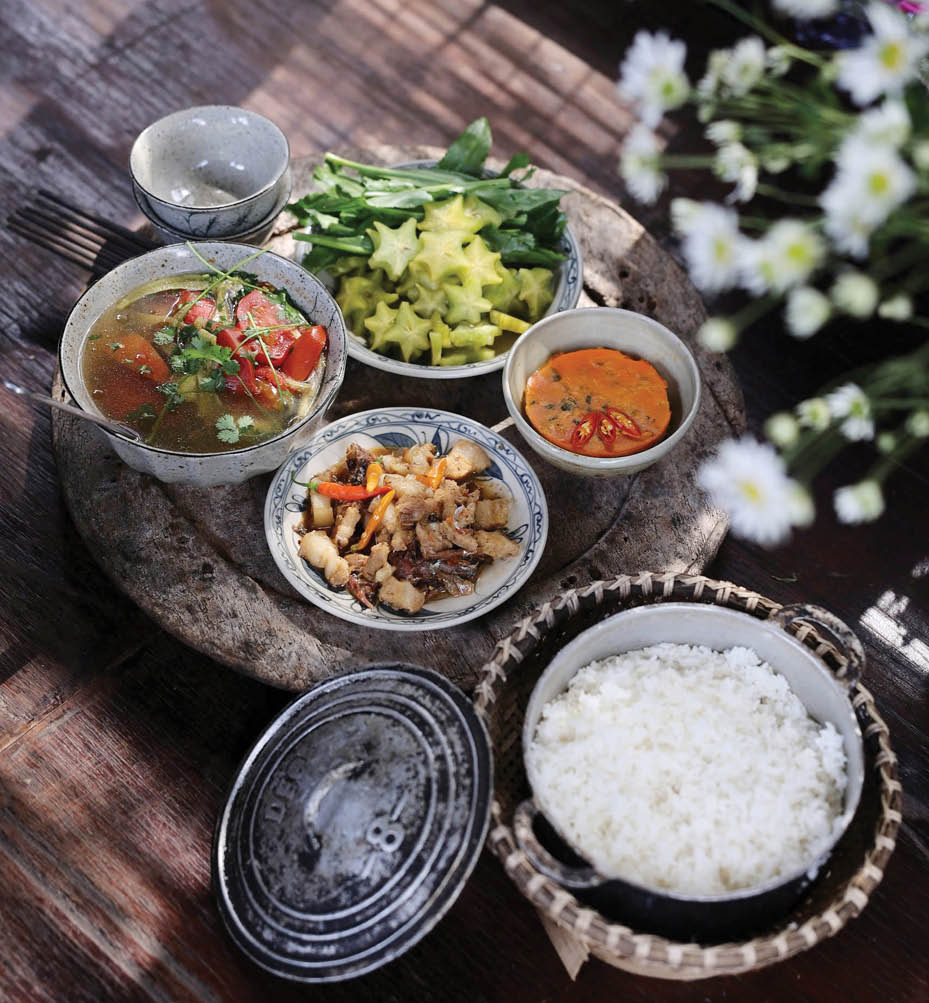 Thư Huế đi Paris