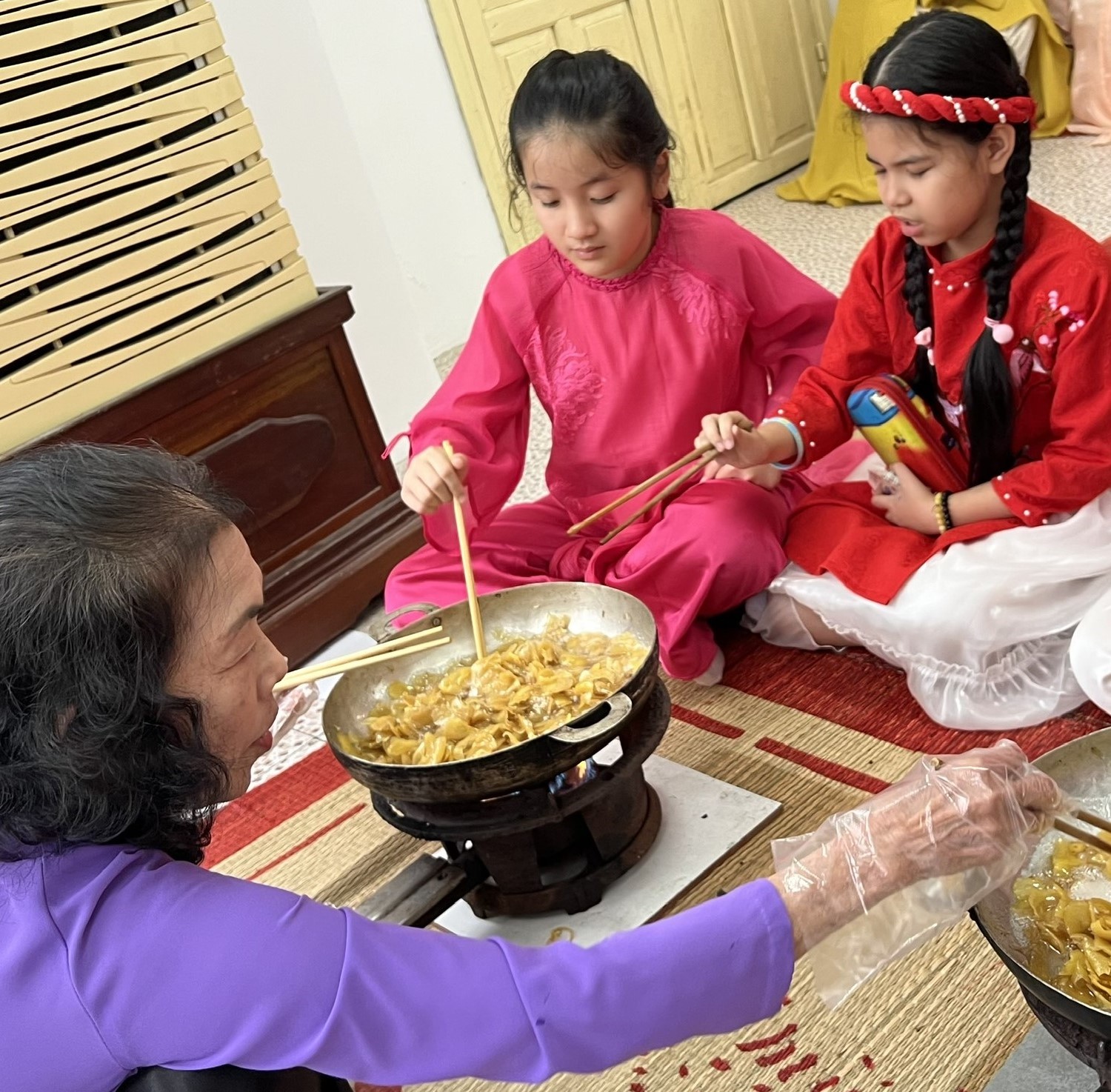 Công điện của Thủ tướng Chính phủ về việc thực hiện nhiệm vụ chăm lo, hỗ trợ Nhân dân đón tết Nguyên đán Bính Ngọ năm 2026