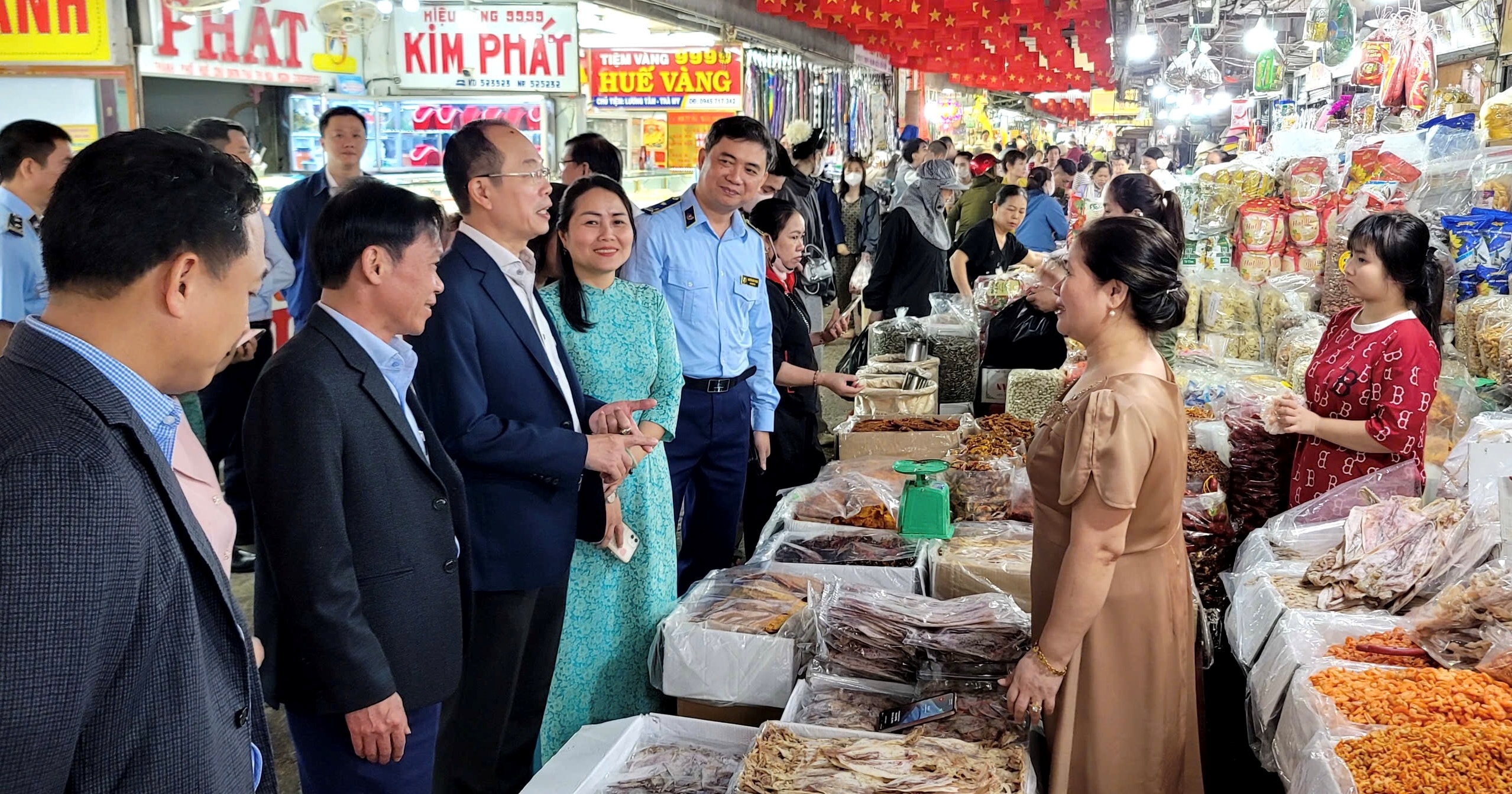 Đảm bảo chất lượng hàng hóa phục vụ người dân dịp Tết