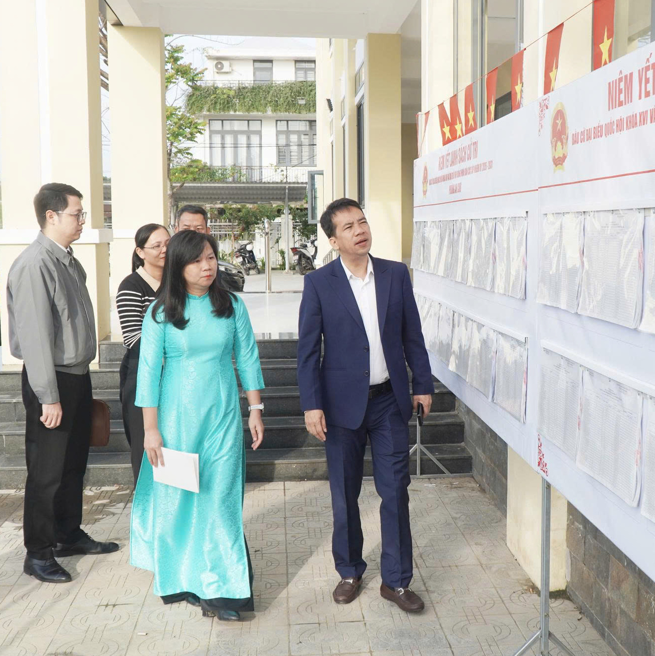 Phó Chủ tịch UBND thành phố Huế Trần Hữu Thùy Giang kiểm tra công tác chuẩn bị bầu cử các cấp