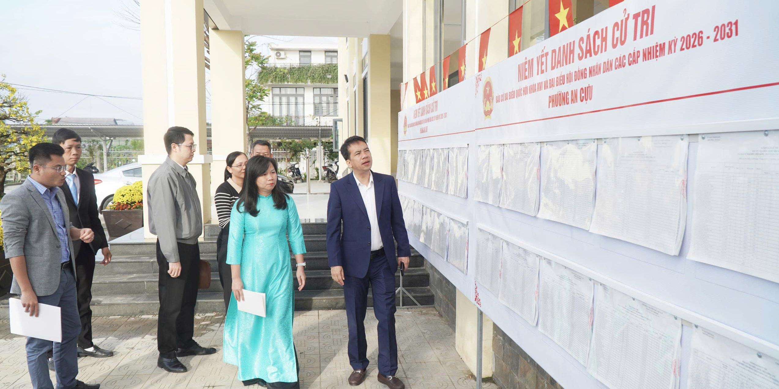 Phó Chủ tịch UBND thành phố Huế Trần Hữu Thùy Giang kiểm tra công tác chuẩn bị bầu cử các cấp