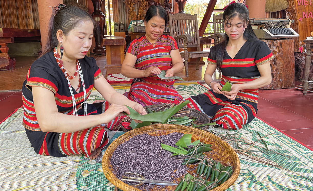 Từ chiếc bánh aquat, chạm vào hương tết Trường Sơn