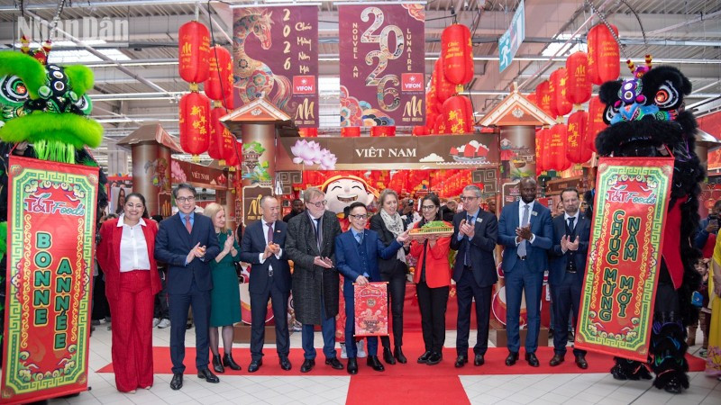 Thương hiệu Việt lan tỏa giá trị Tết cổ truyền tại siêu thị Pháp