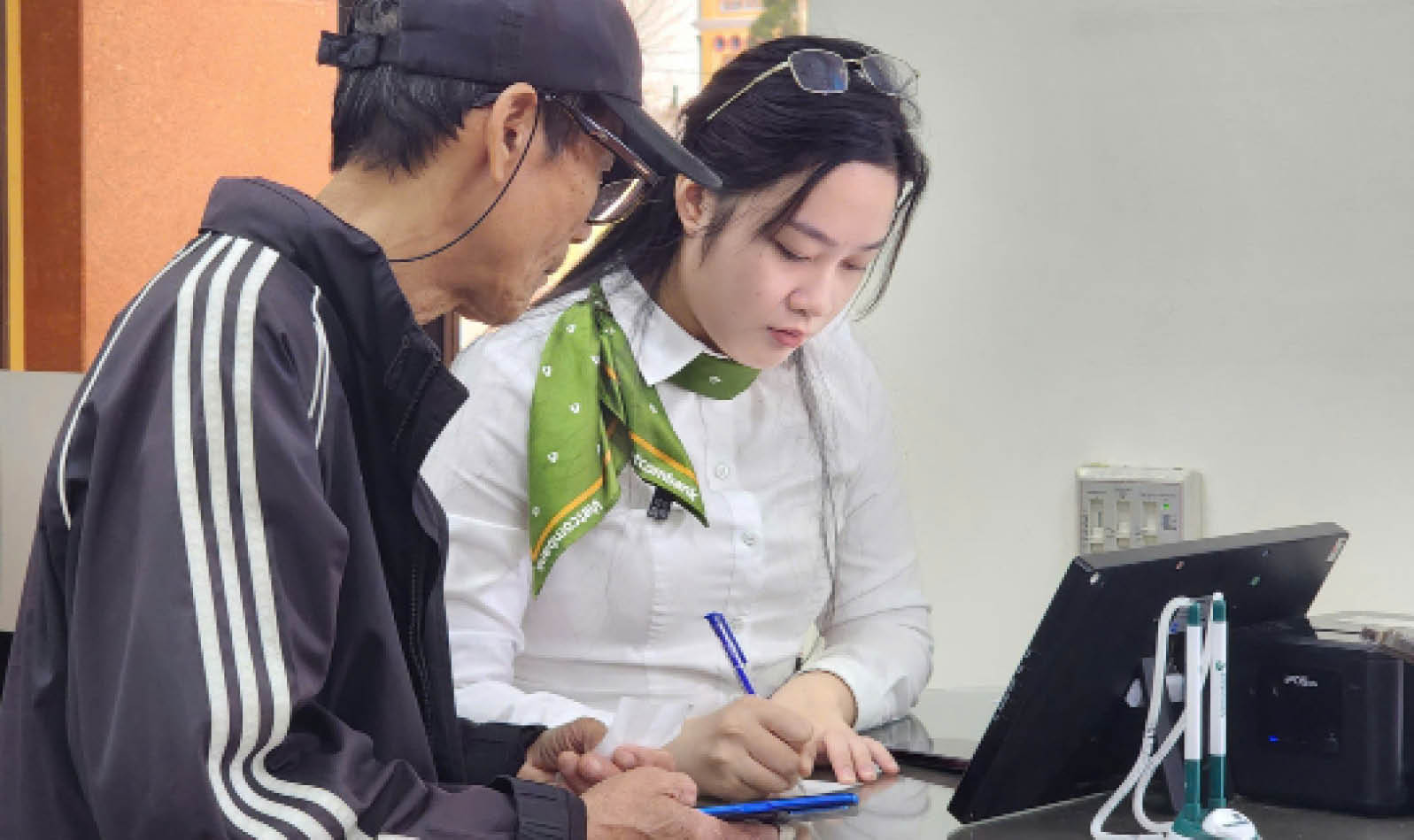 Thanh toán số, giảm tải cho các máy ATM ngày cận Tết