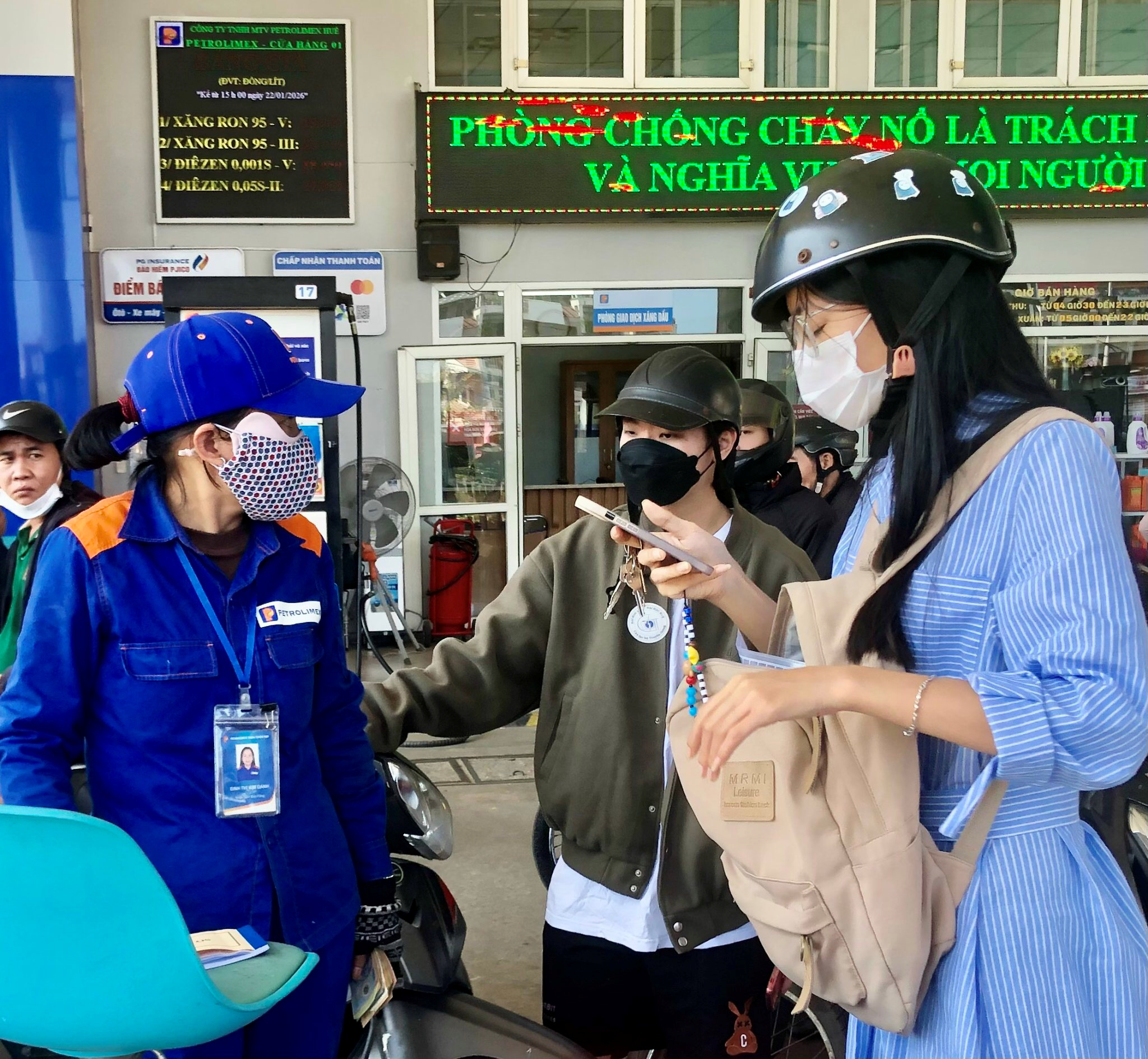 Giá xăng tăng 3 lần liên tiếp