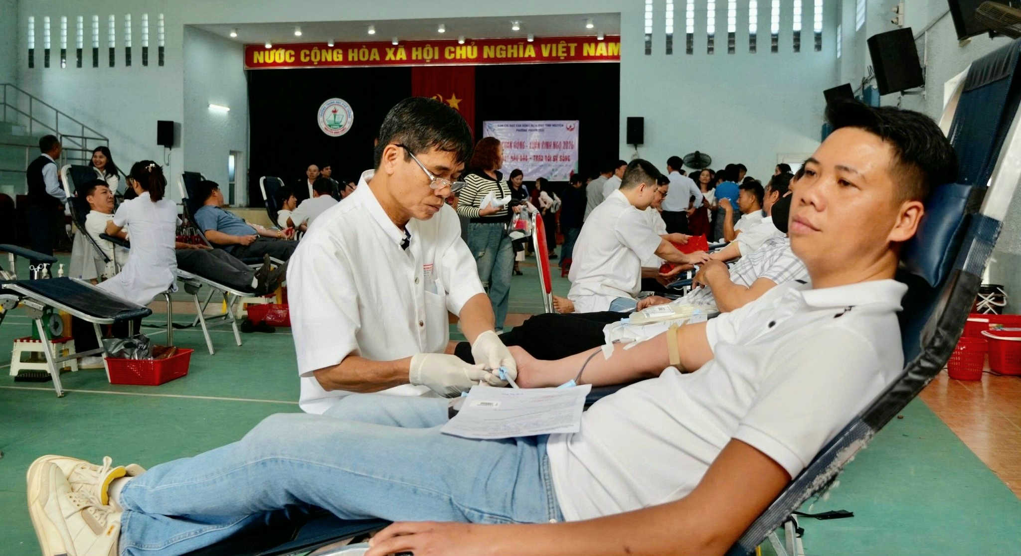 Hơn 220 tình nguyện viên tham gia hiến máu tại Lễ hội Xuân hồng