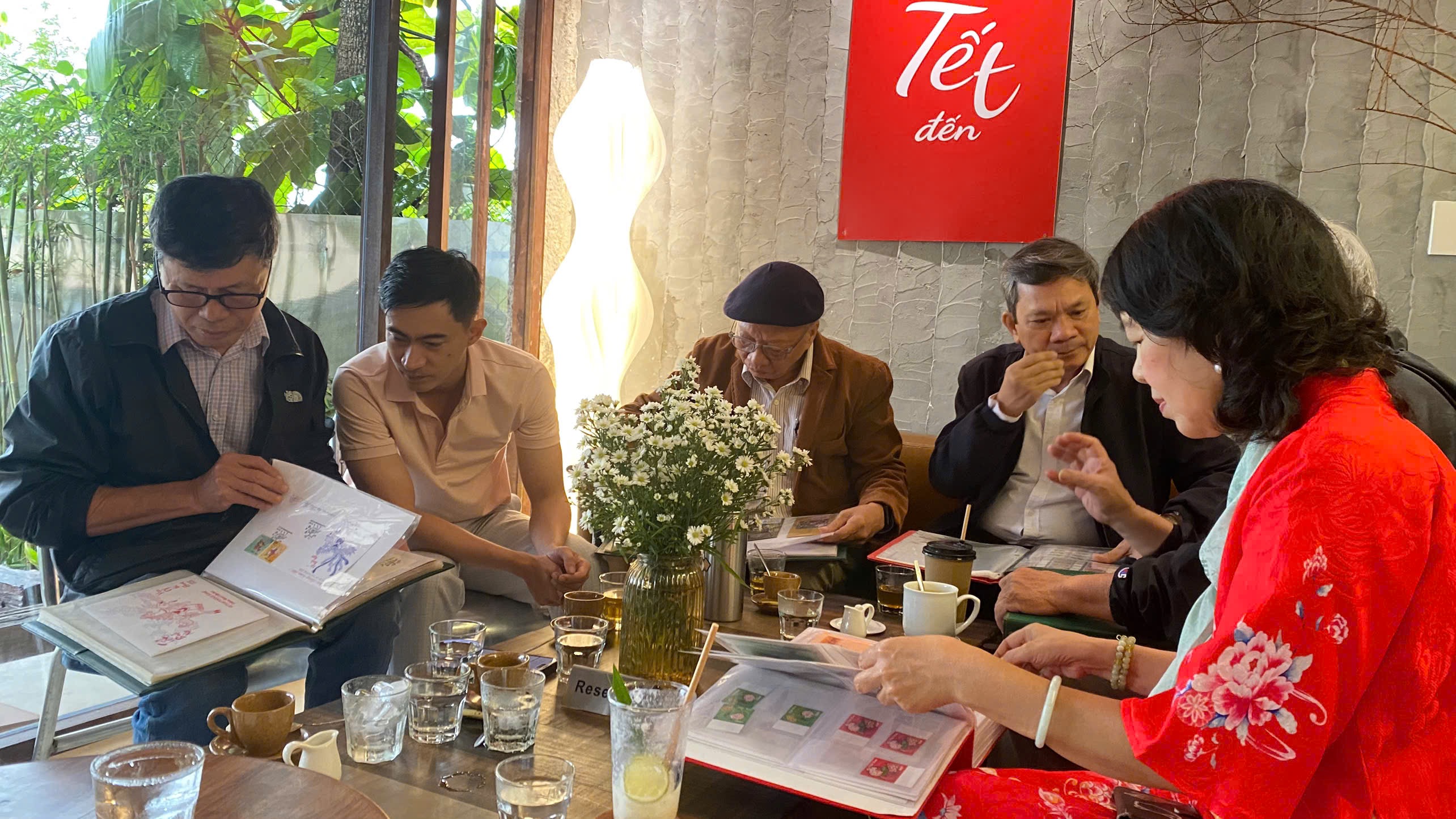 Hồn Việt trên tem Tết